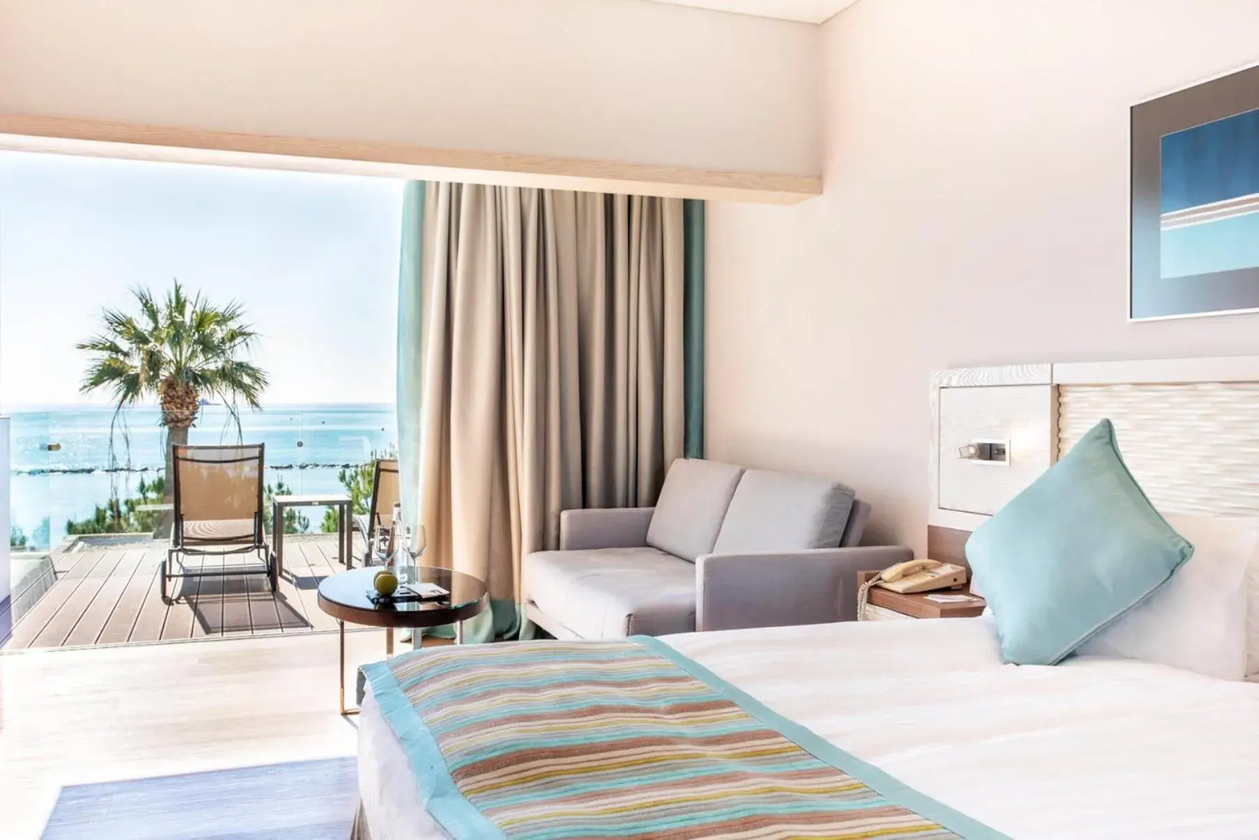 Superior Room with Terrace and Sea View in Crowne Plaza Limassol by IHG Superior Room with Terrace and Sea View in Crowne Plaza Limassol by IHG