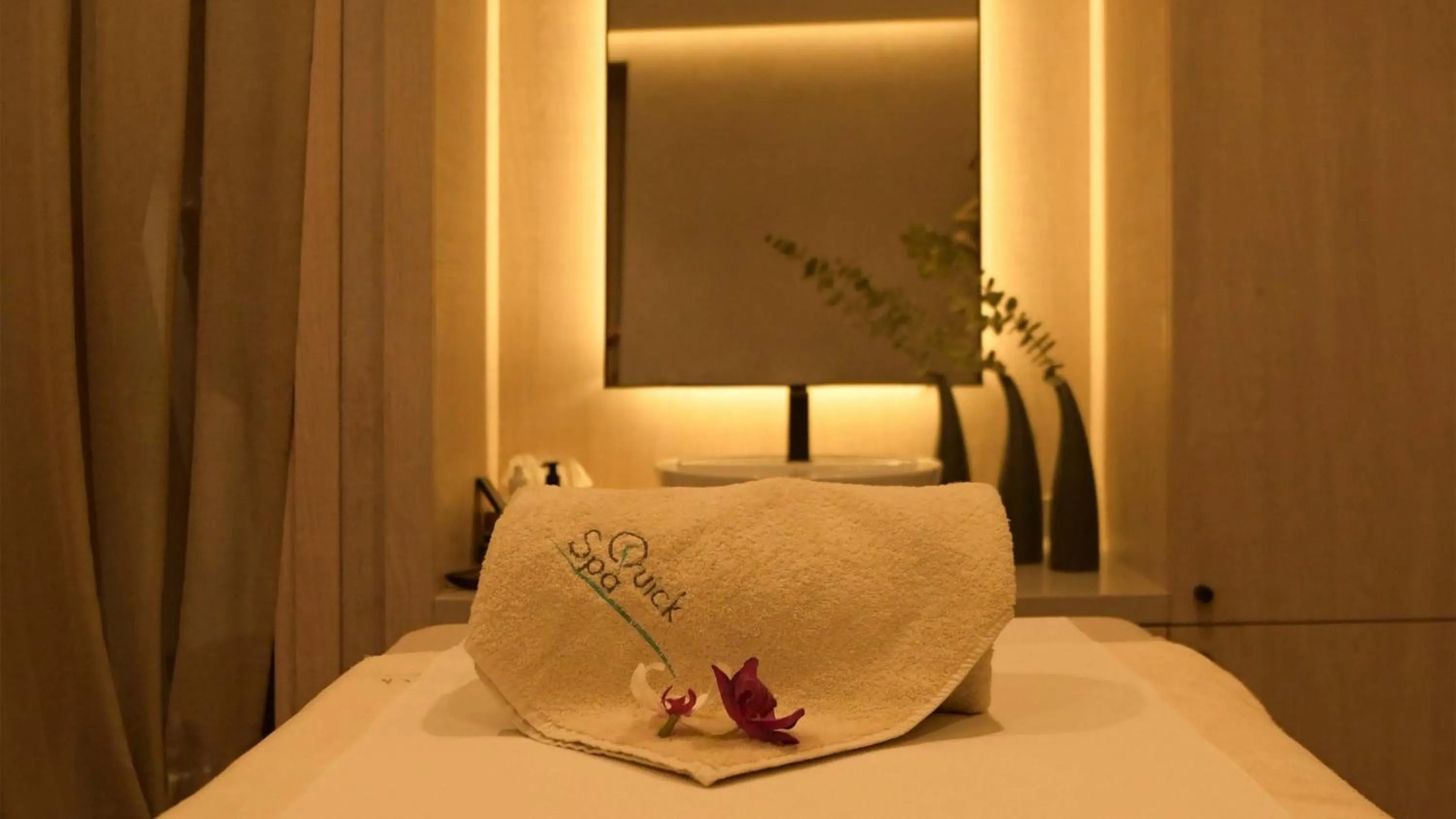 Spa and wellness centre/facilities, Bed in Crowne Plaza Limassol by IHG