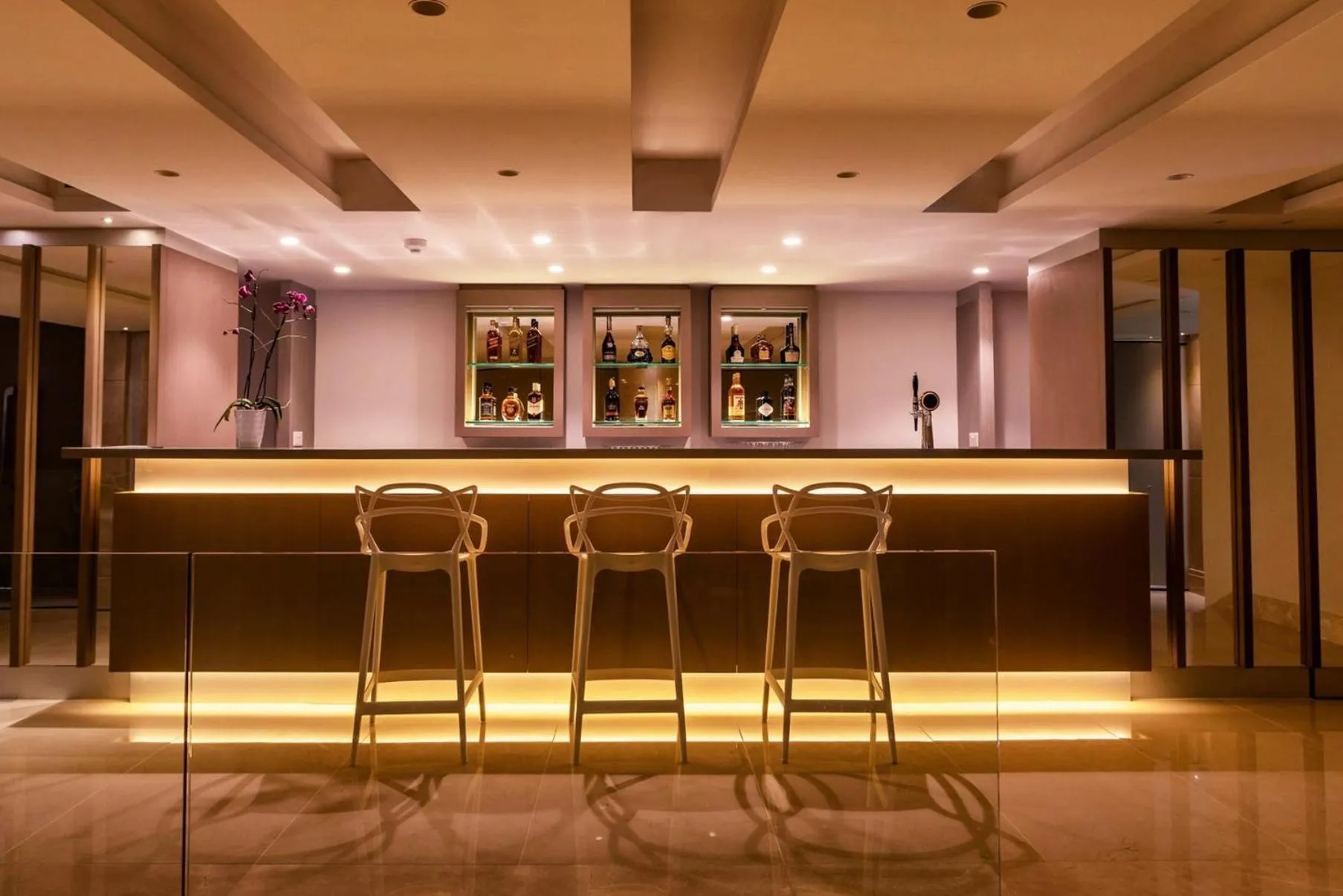 Restaurant/places to eat in Crowne Plaza Limassol by IHG