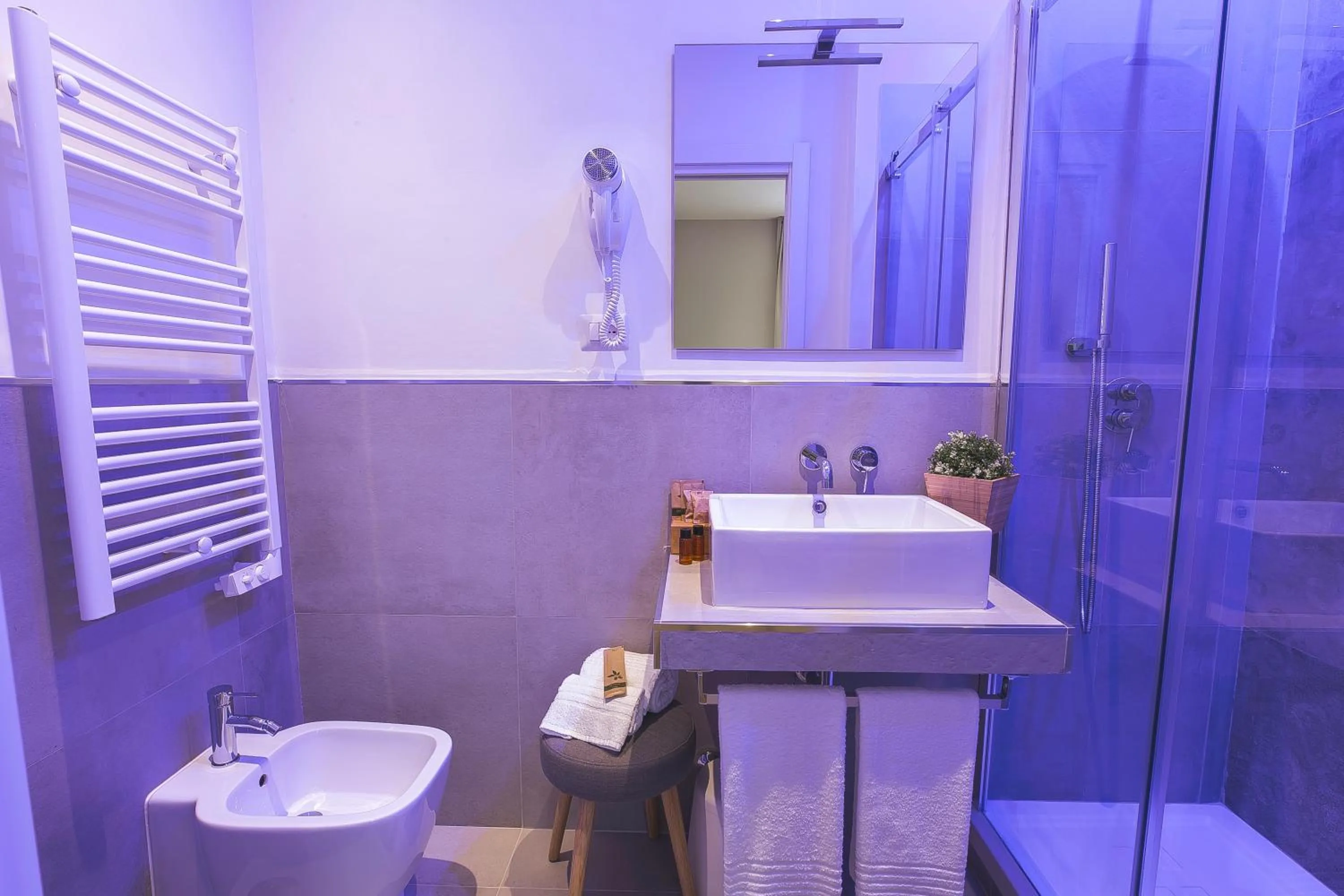 Shower in Colonna Luxury Suites