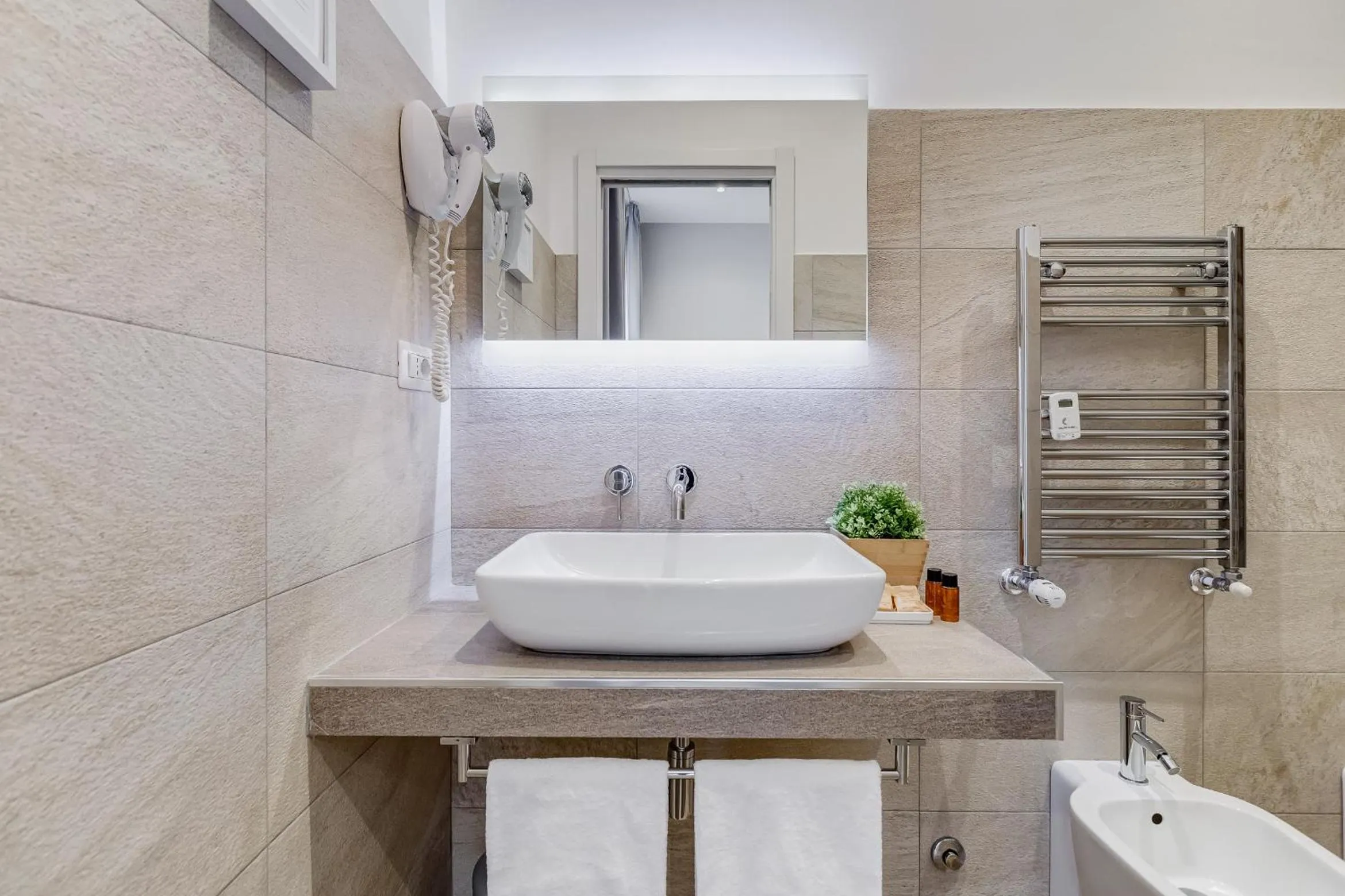 Bathroom in Colonna Luxury Suites