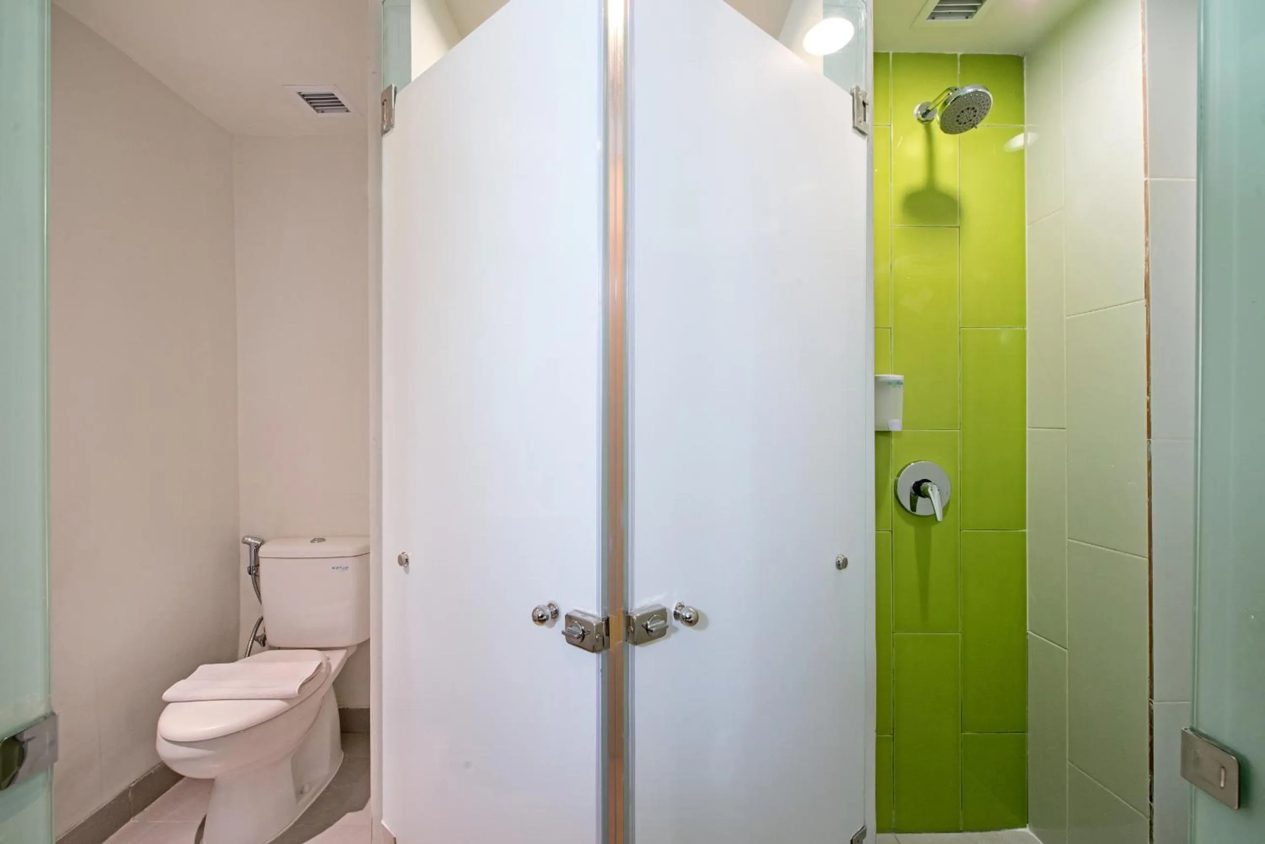 Shower in Whiz Prime Hotel Hasanuddin Makassar