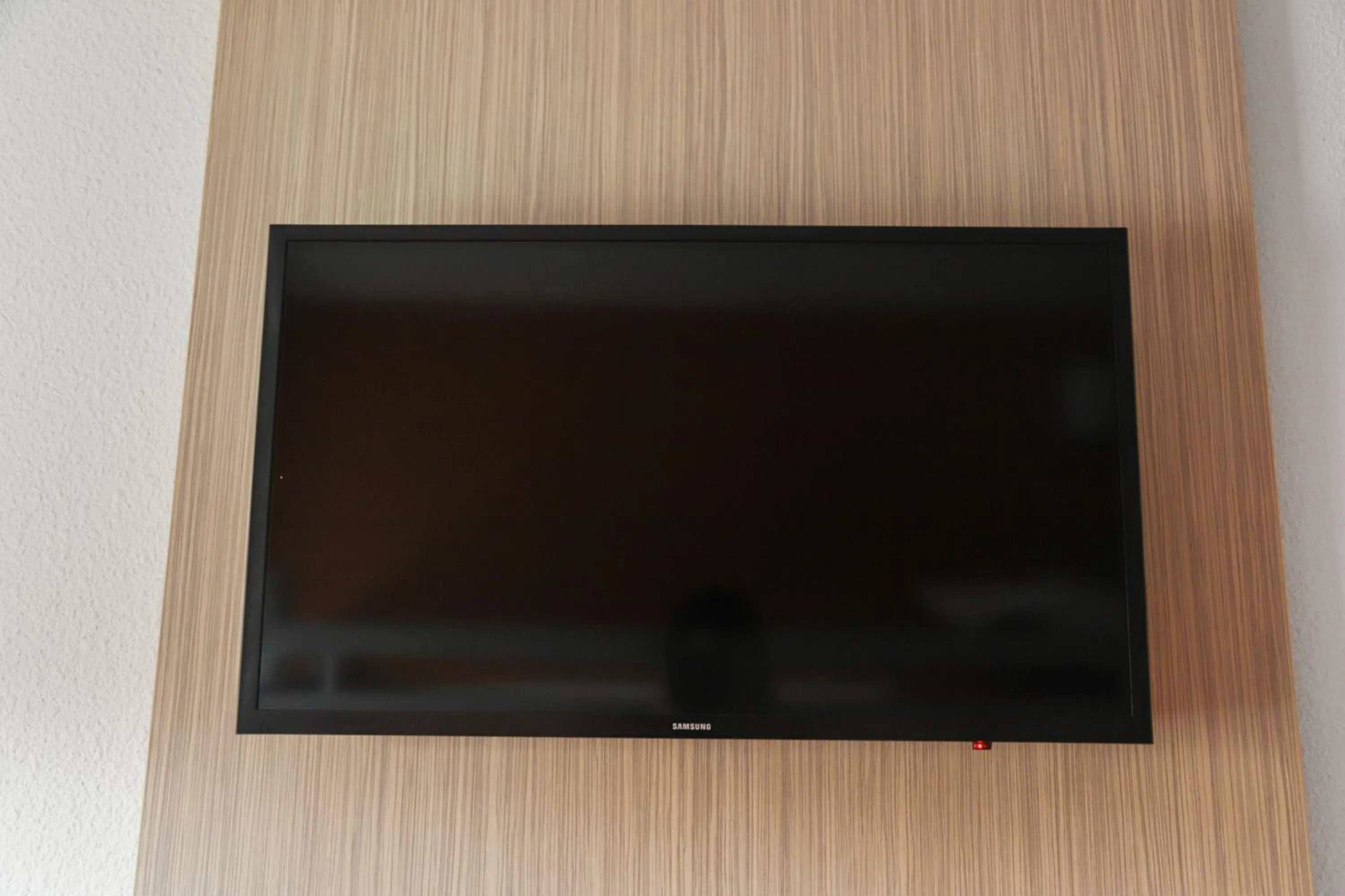 TV and multimedia in Premiere Classe Angers Est - St Barthelemy D'Anjou