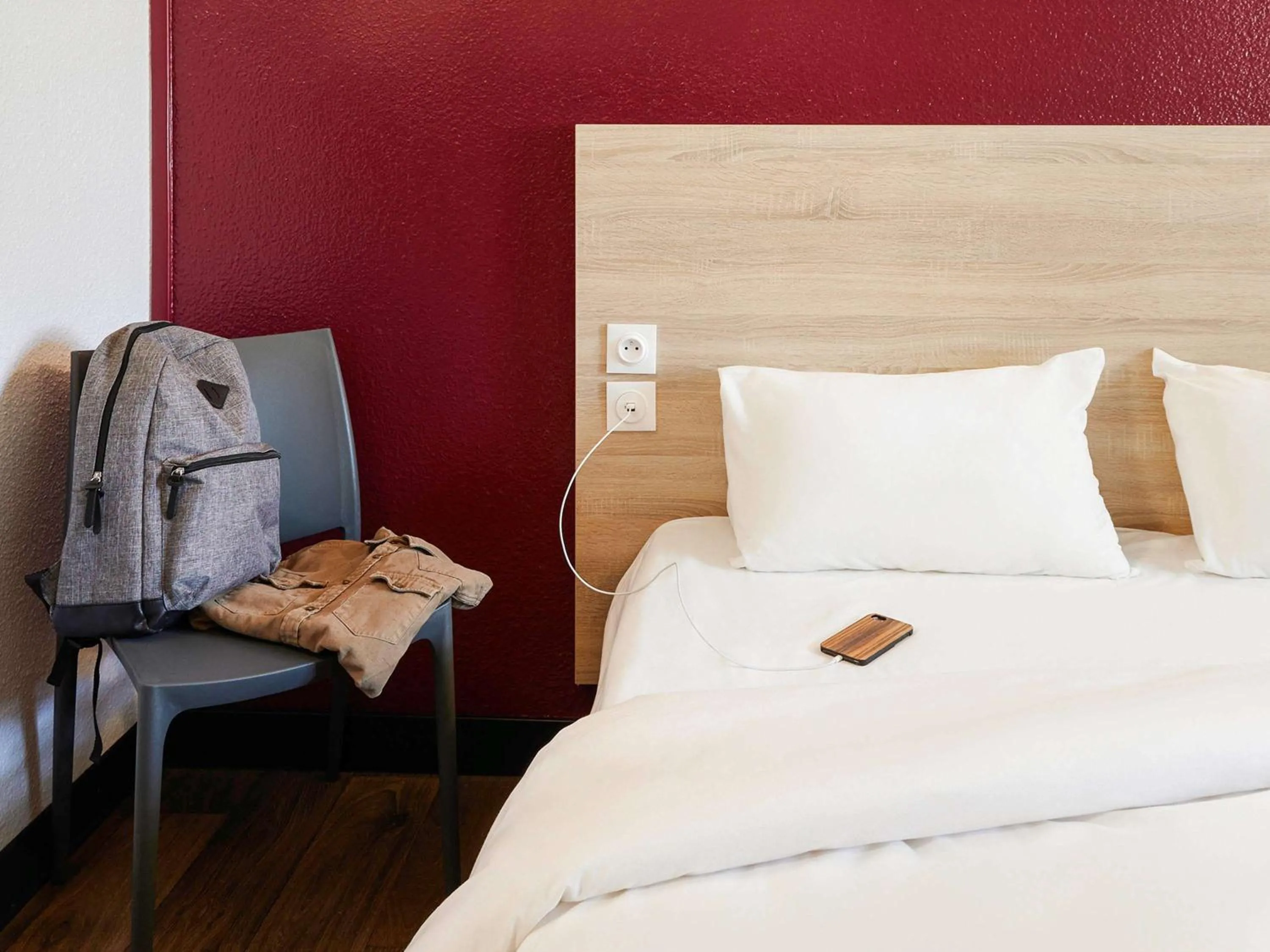 Photo of the whole room, Bed in hotel F1 Vannes