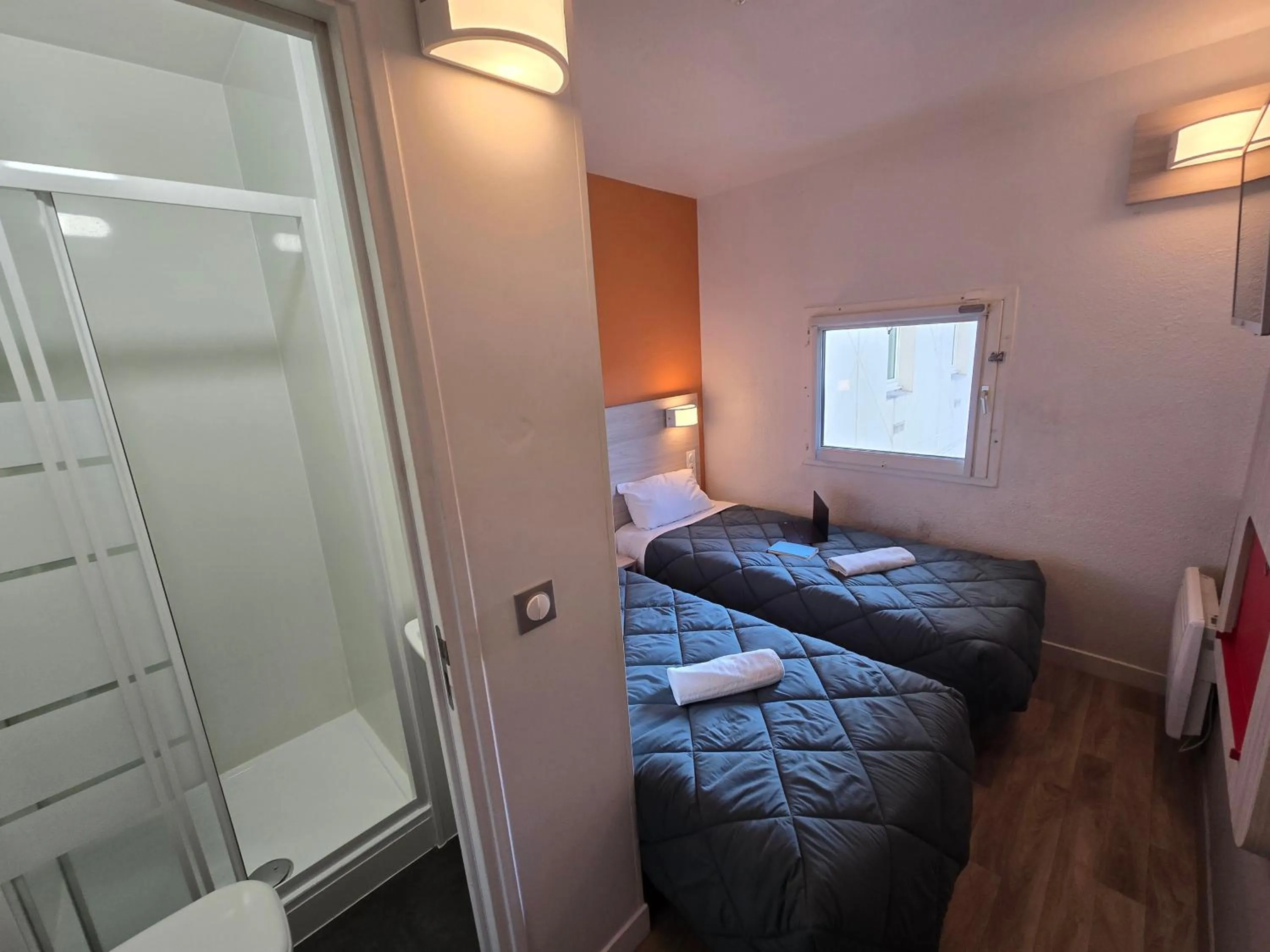 Shower, Bed in Premiere Classe Valence - Bourg Les Valence