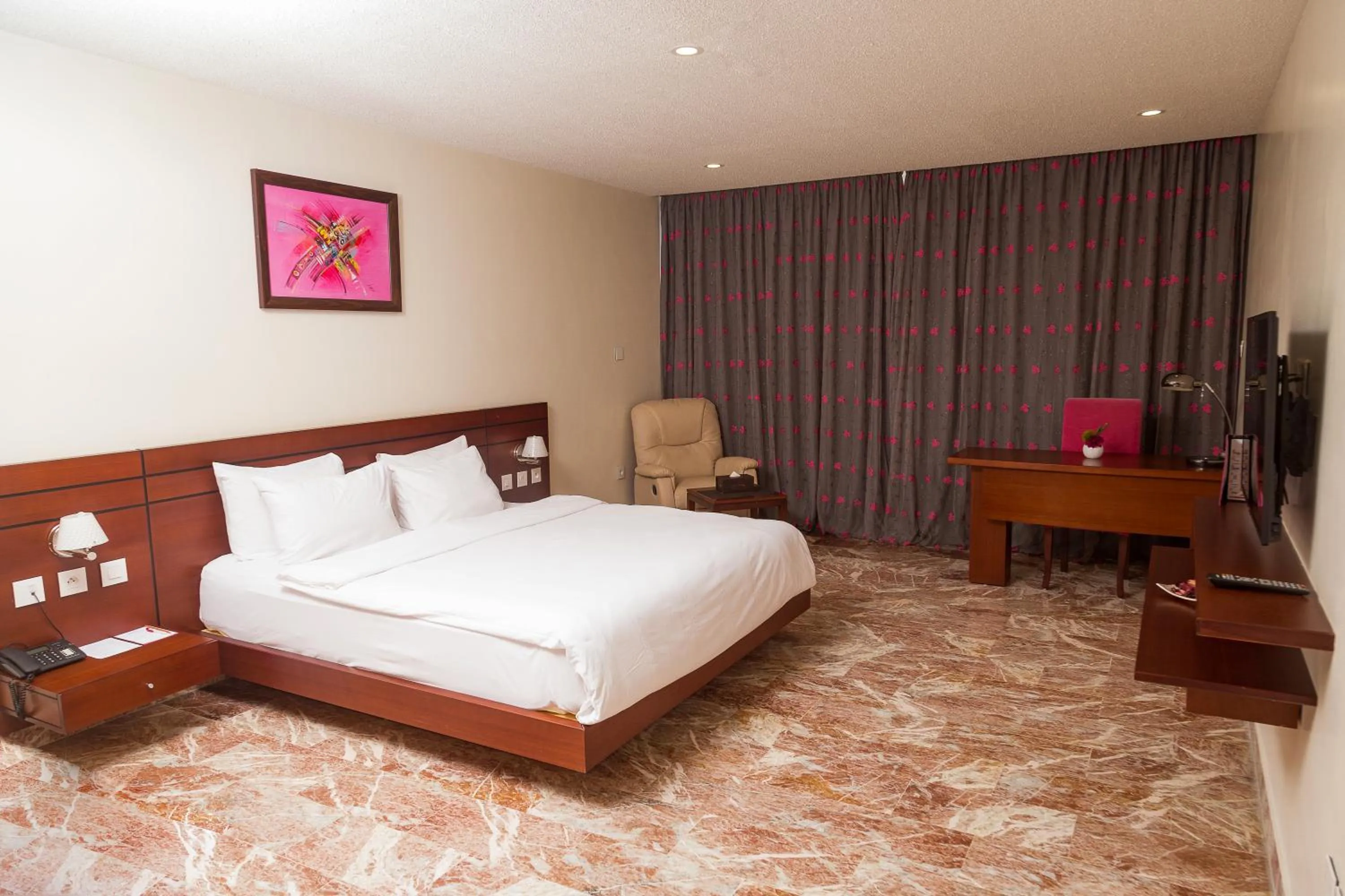 Photo of the whole room in Hotel du Golfe