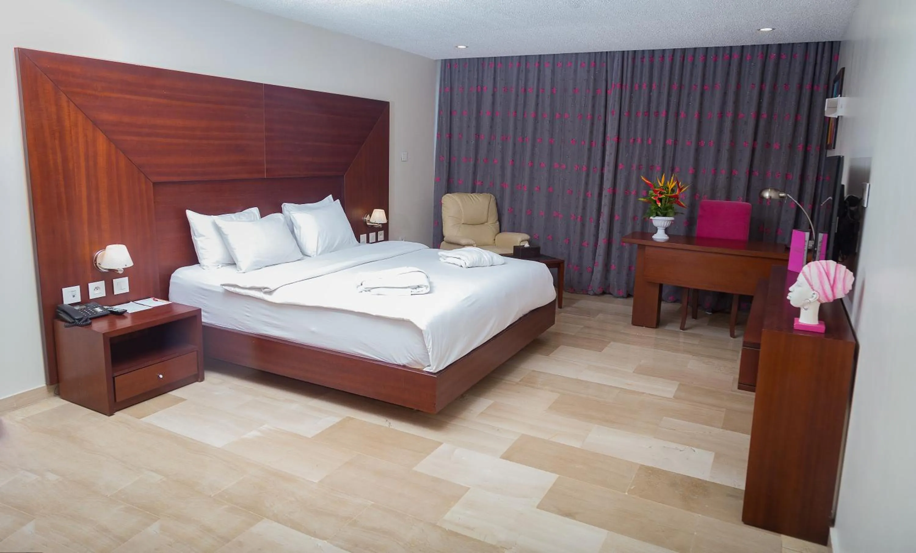 Photo of the whole room in Hotel du Golfe