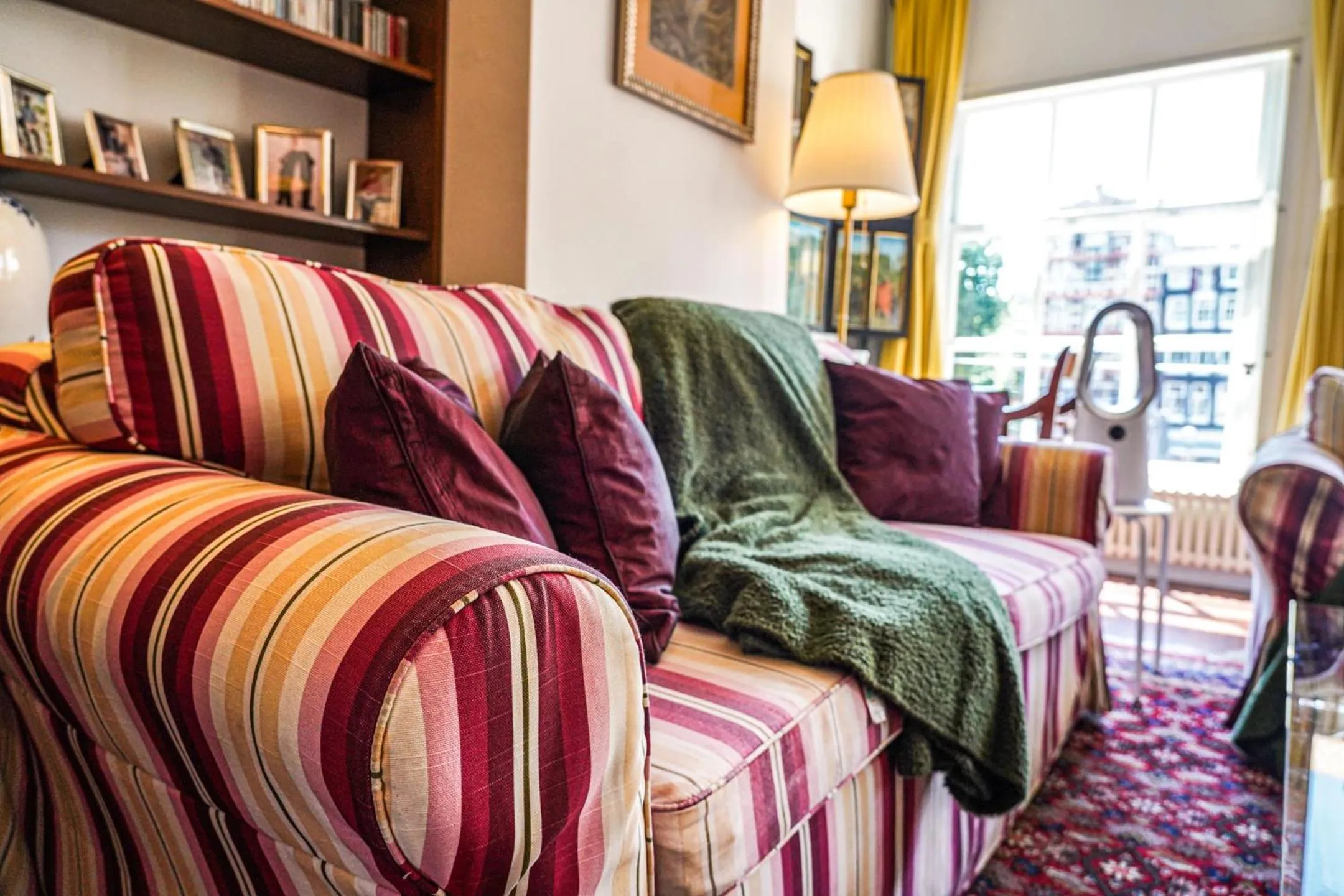 Seating area in The Balcony at Prinsen Canal apartment Amsterdam