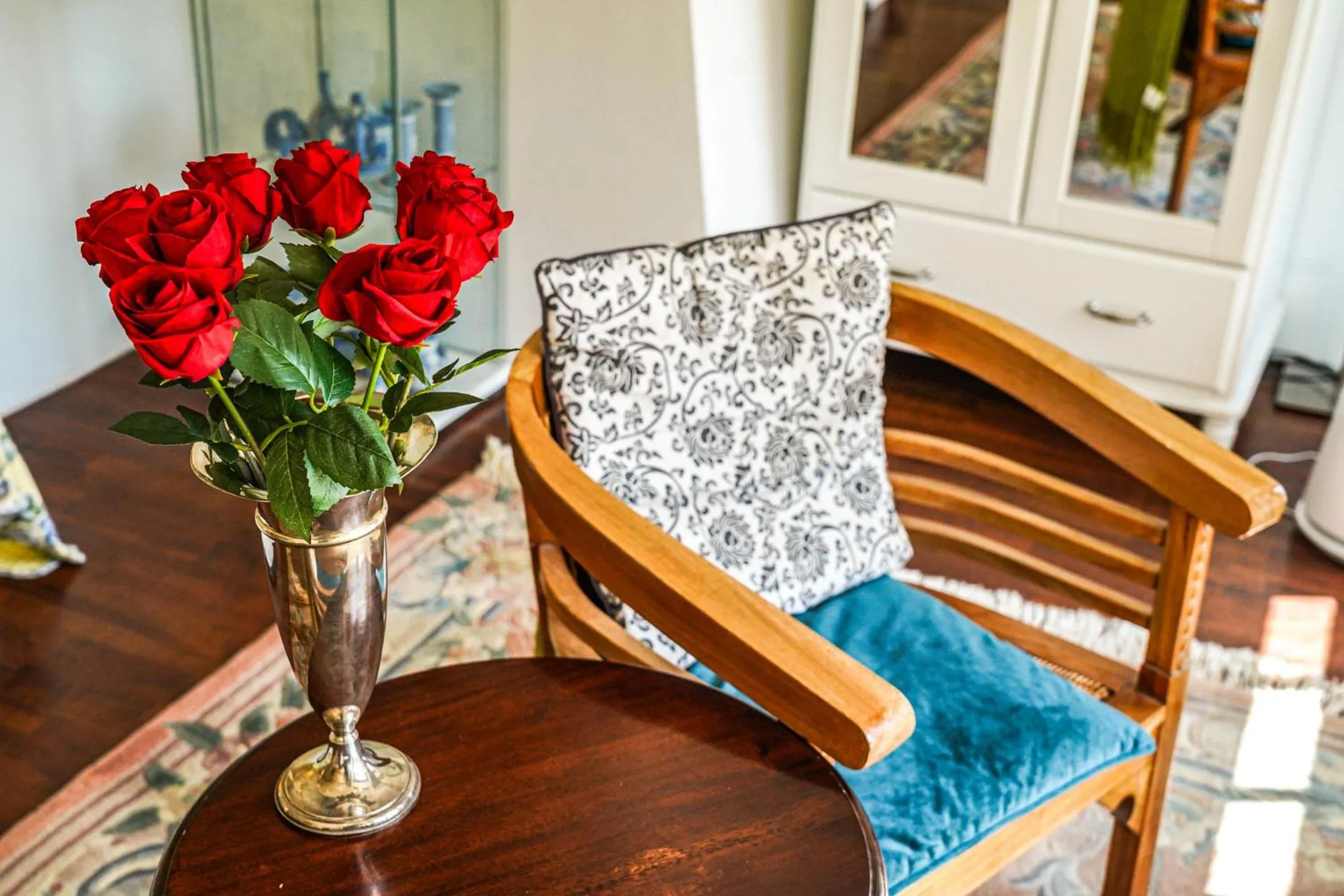 Seating area in The Balcony at Prinsen Canal apartment Amsterdam