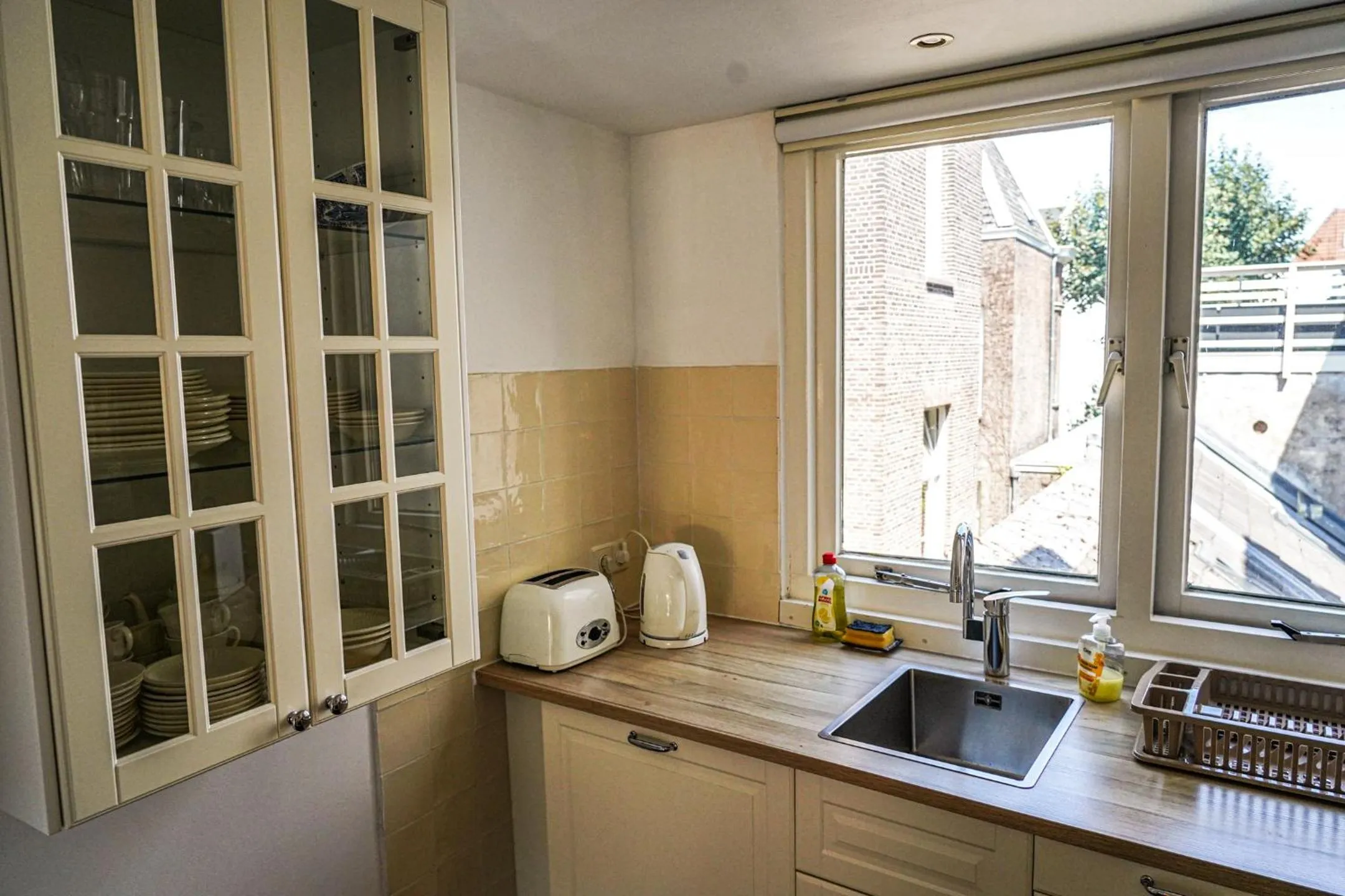 kitchen in The Balcony at Prinsen Canal apartment Amsterdam