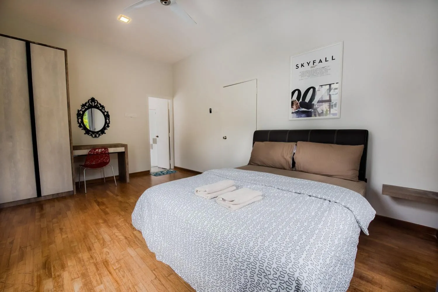 Bed in New Shamrock Beach Villas Seaview