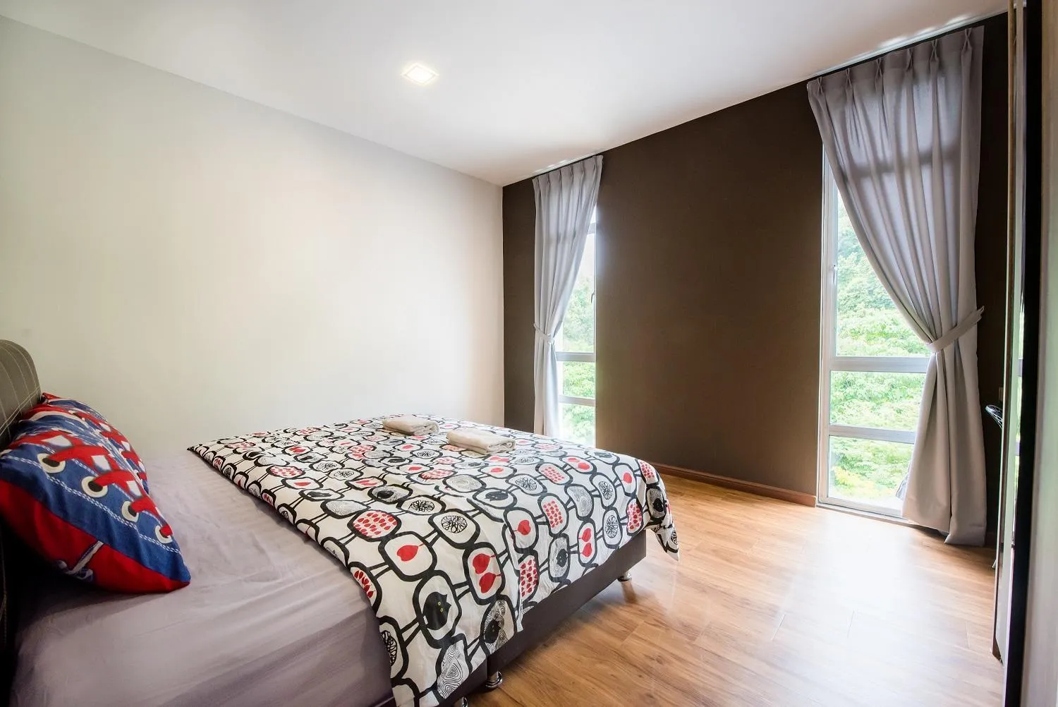 Bed in New Shamrock Beach Villas Seaview