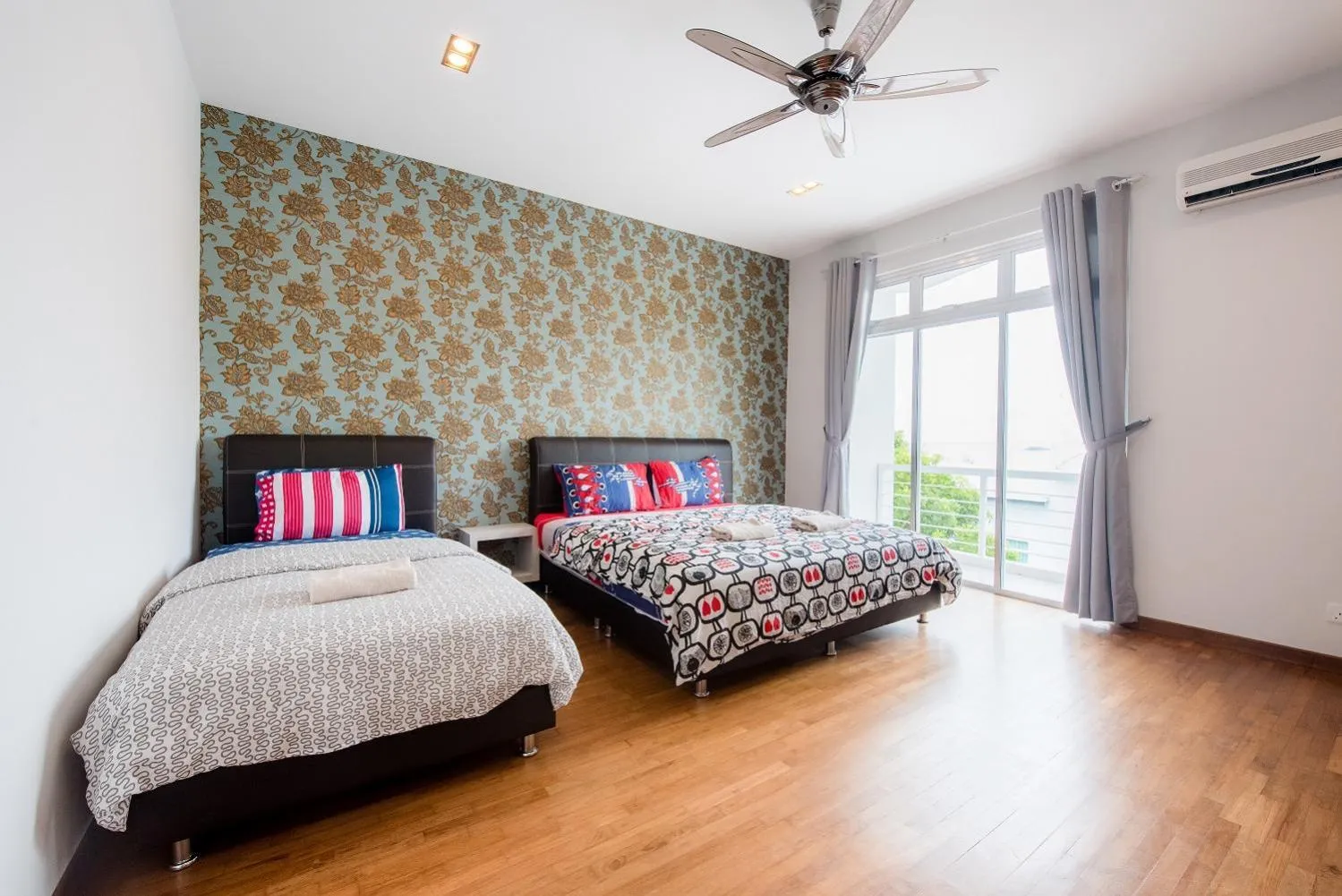 Bed in New Shamrock Beach Villas Seaview