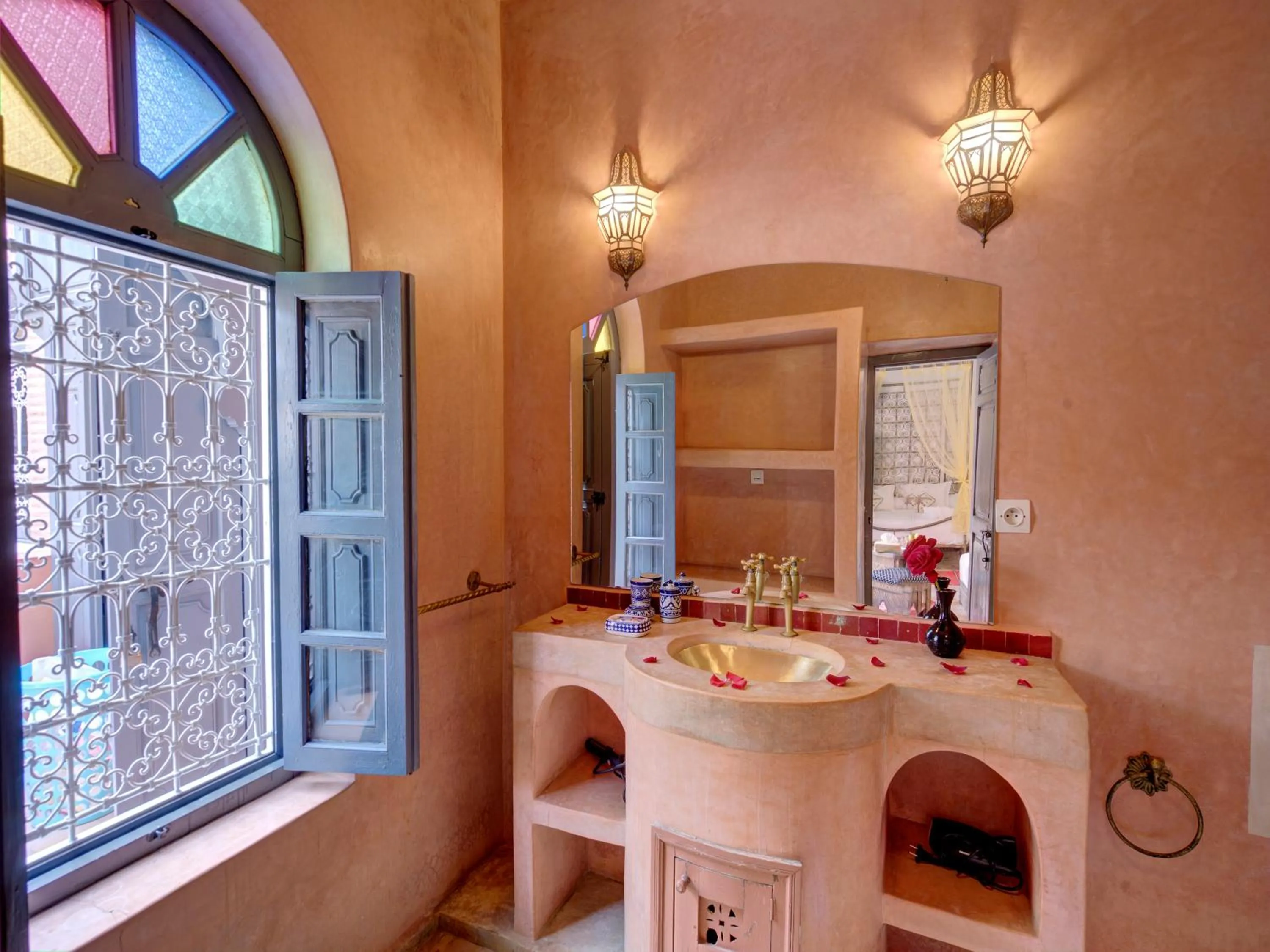 Bathroom in Palais Tinmel Marrakech