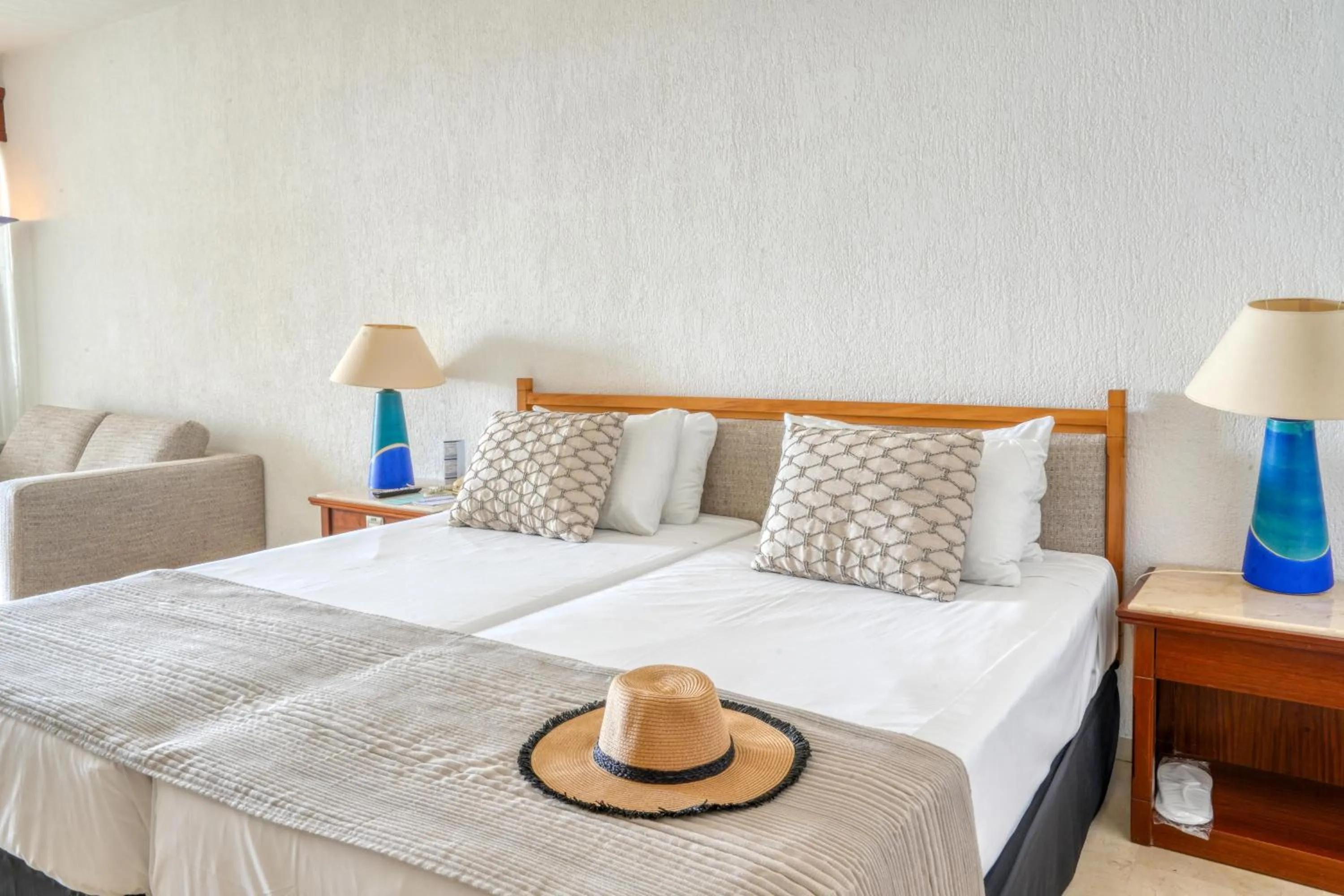 Photo of the whole room, Bed in Coral Beach Hotel & Resort Cyprus