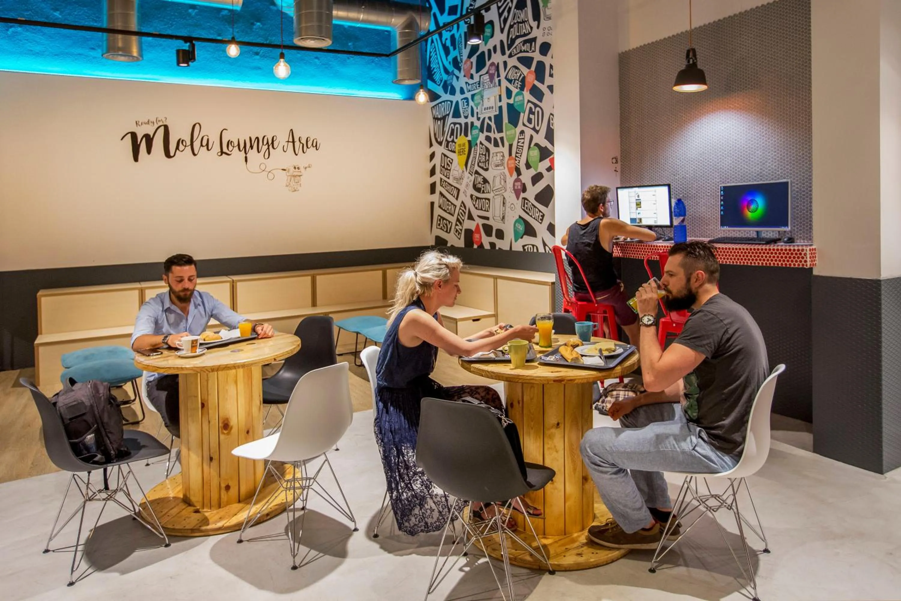 Lounge or bar in Mola Hostel