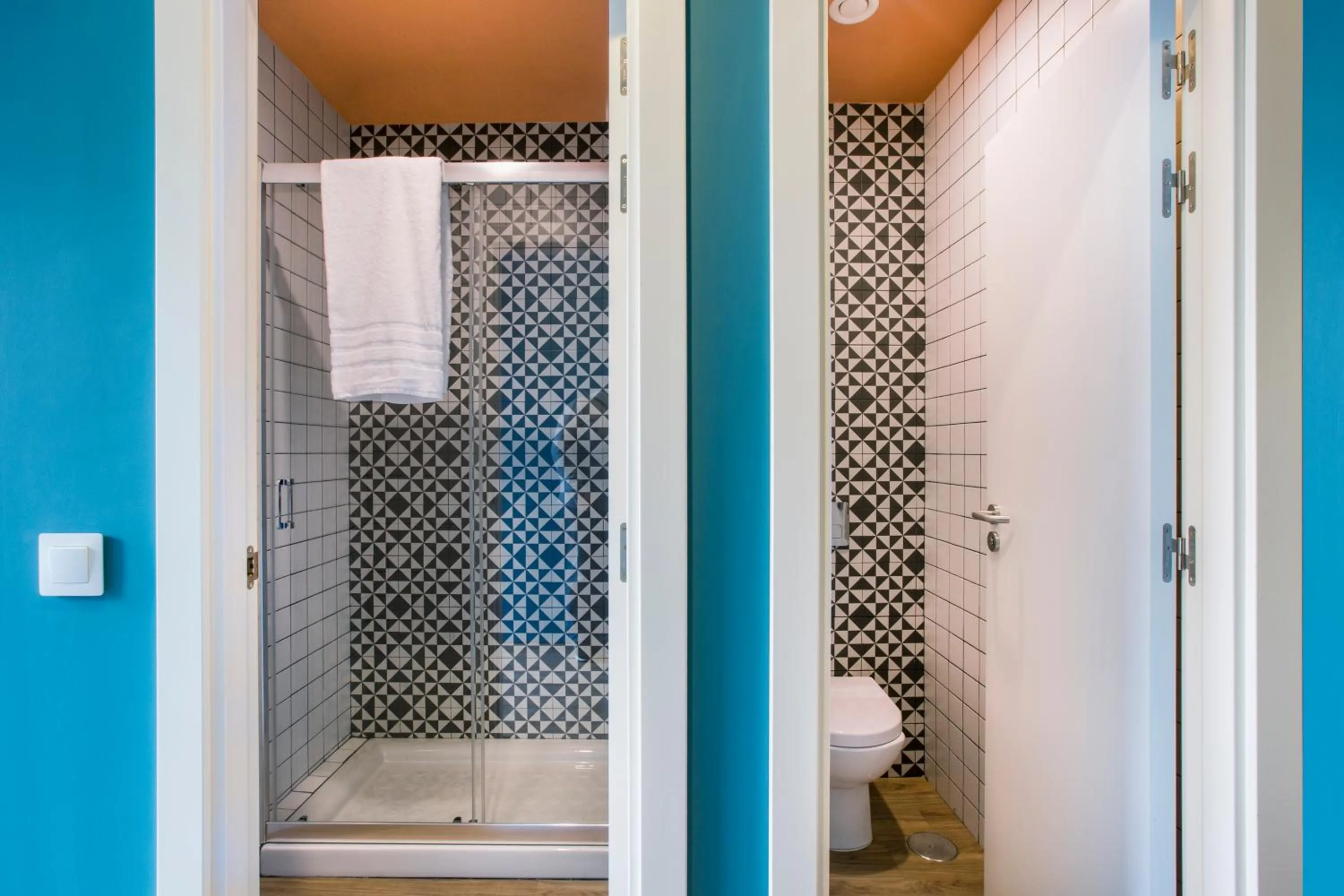 Toilet in Mola Hostel