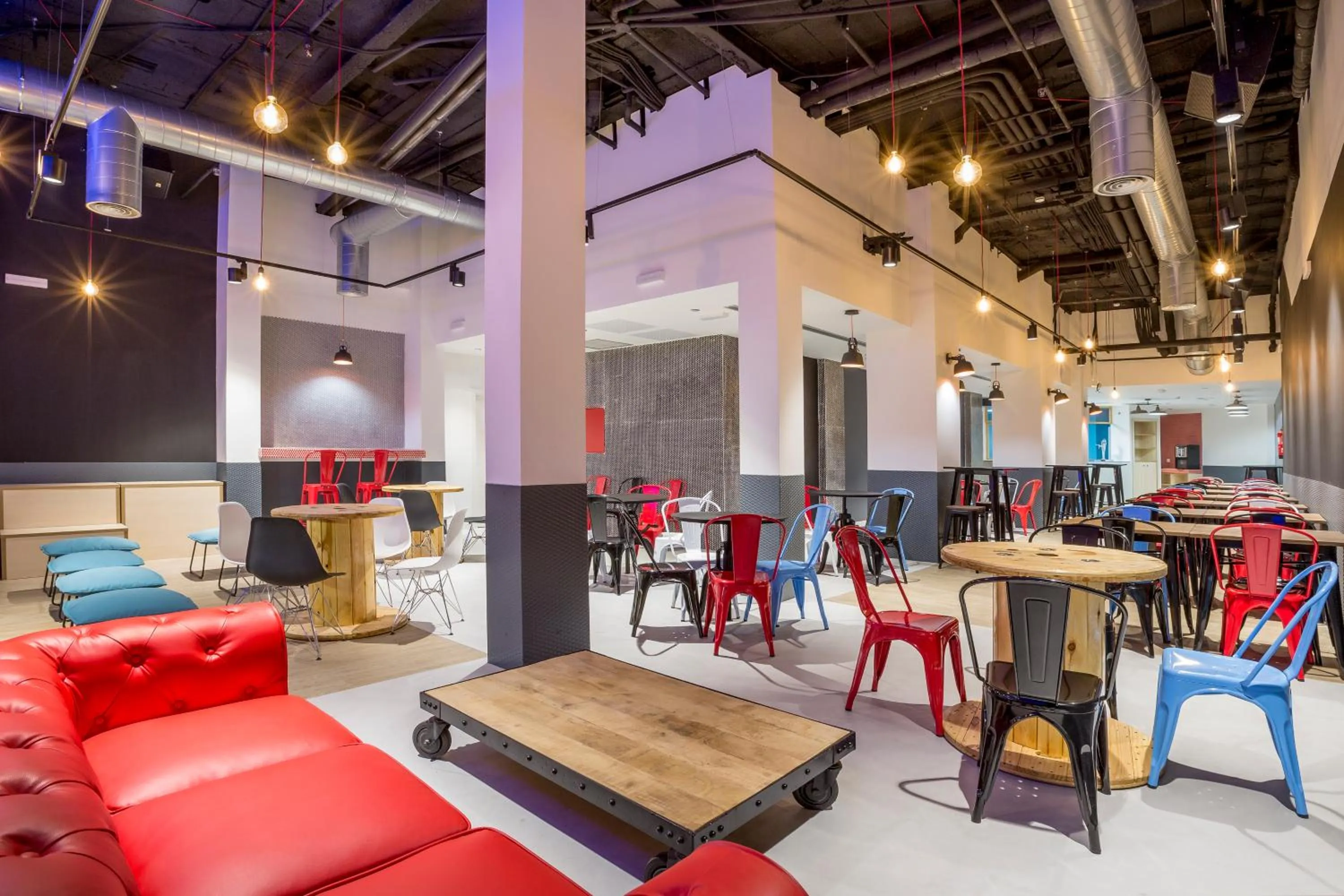 Communal lounge/ TV room in Mola Hostel