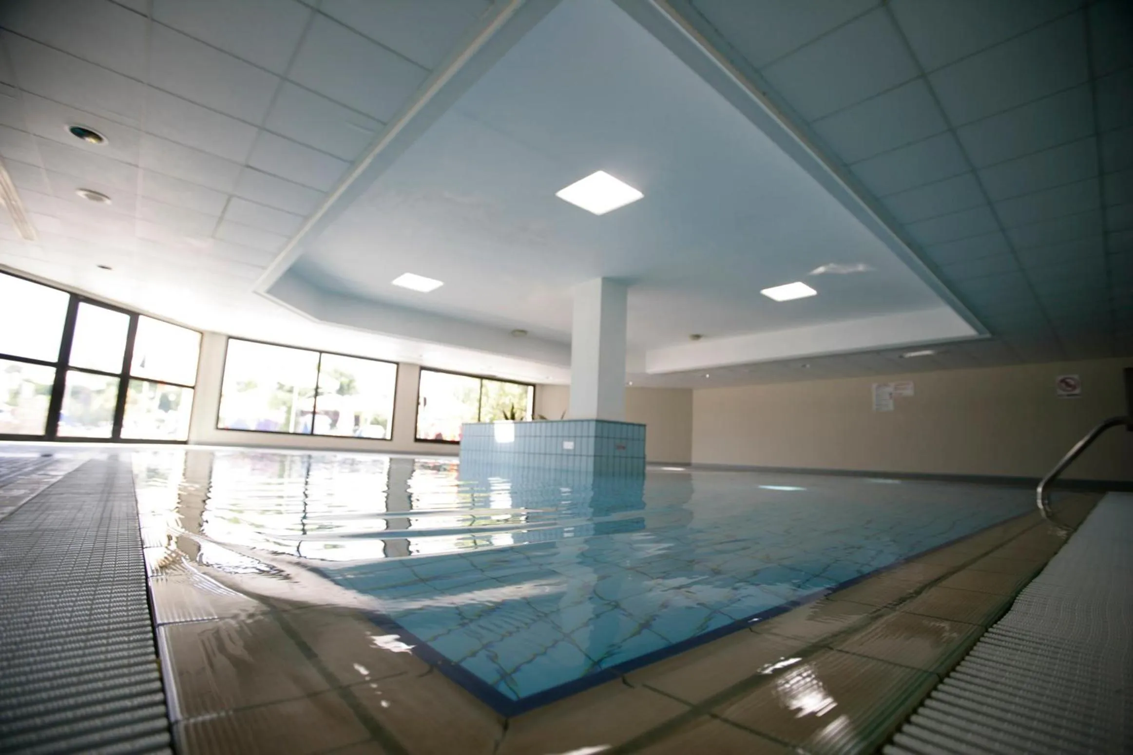 Swimming pool in Avanti Hotel