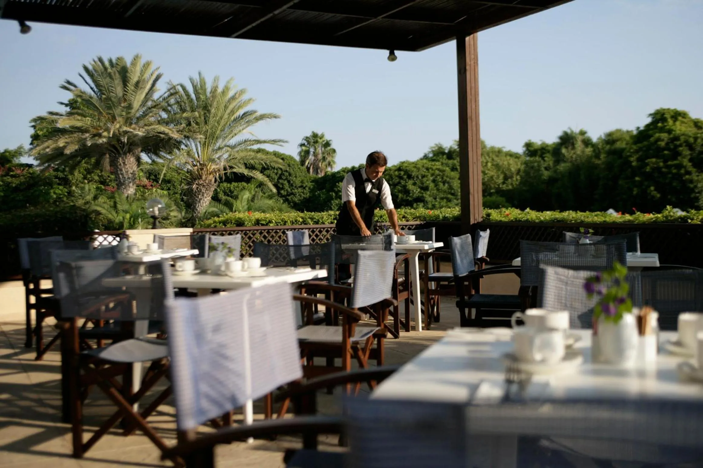 Restaurant/places to eat in Avanti Hotel