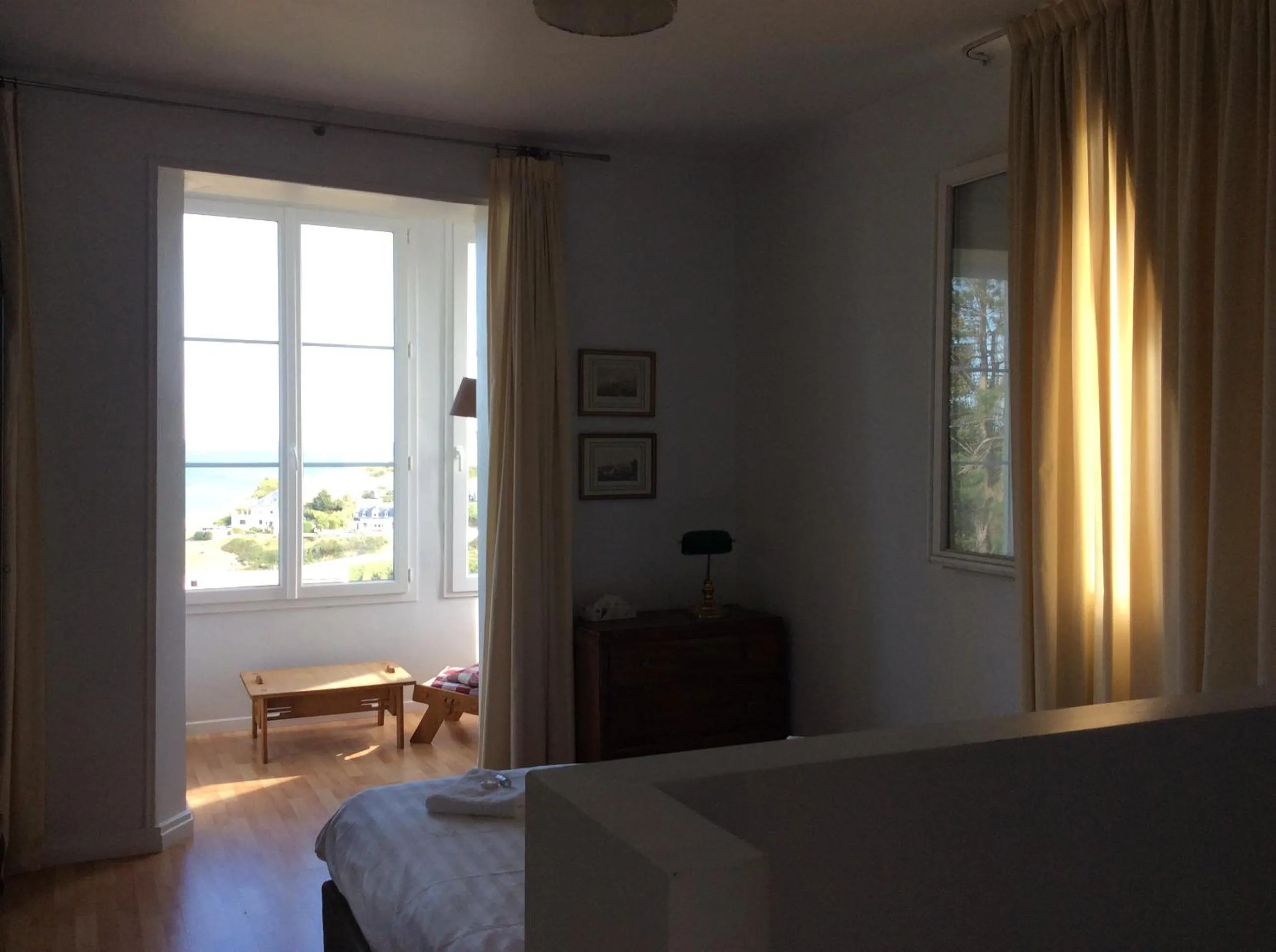 Day, Bed in Auberge du Vieux Puits