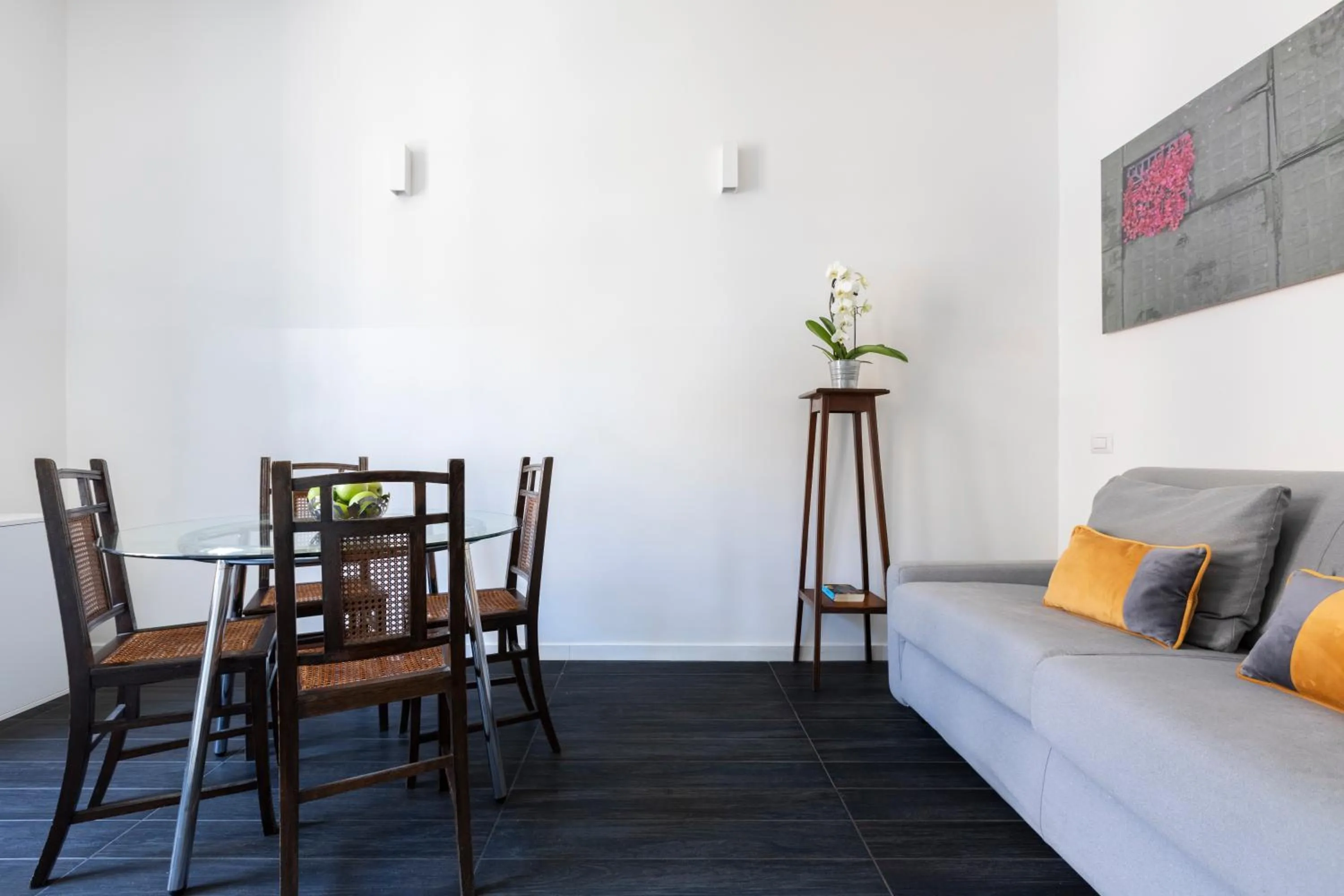 Living room in Vatican City Suites by Hili