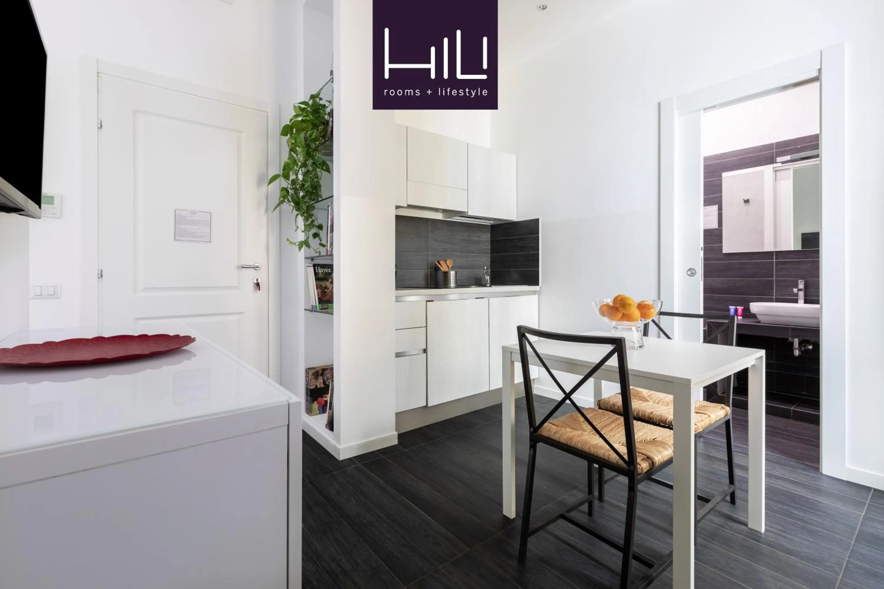 Photo of the whole room in Vatican City Suites by Hili