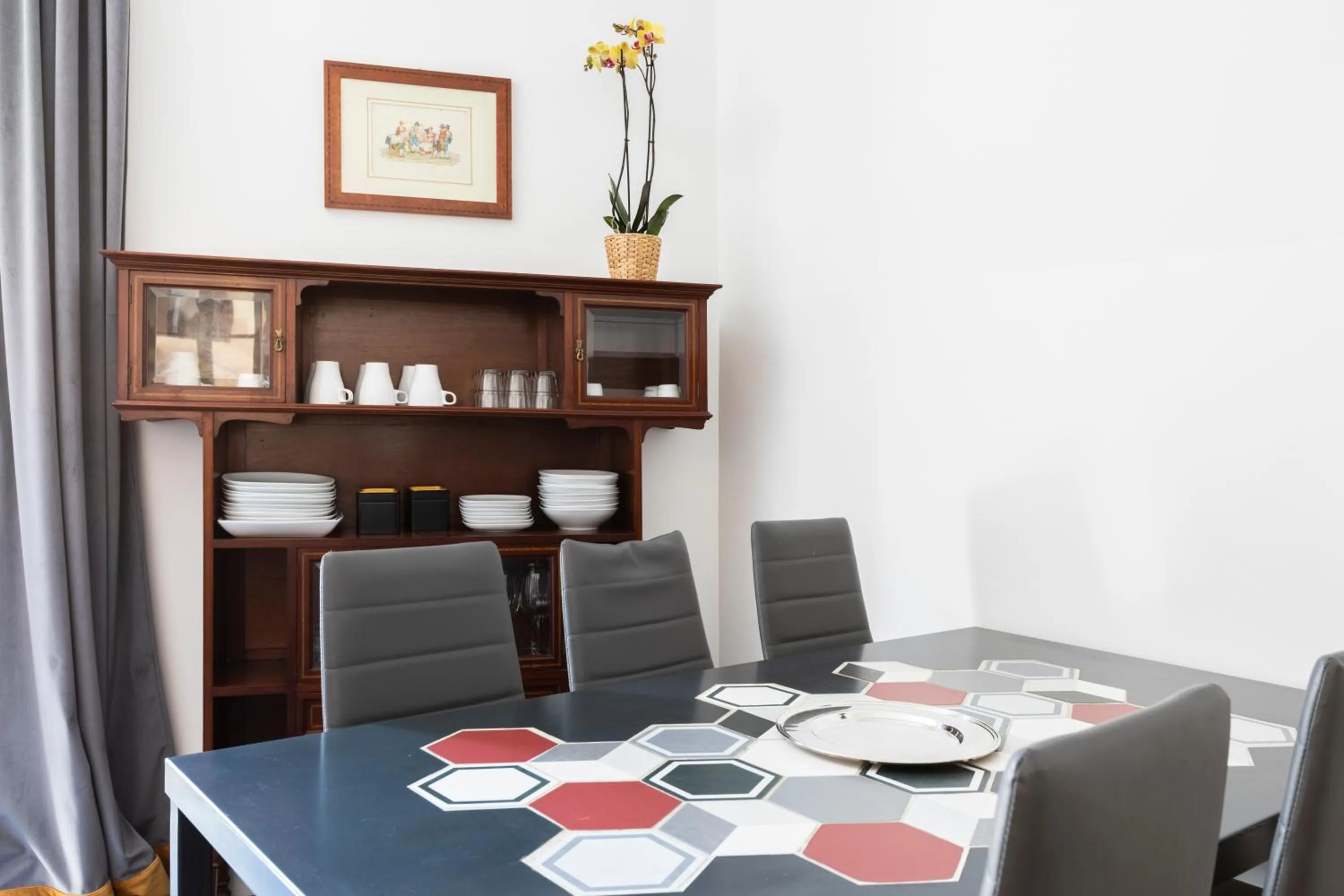 Living room in Vatican City Suites by Hili