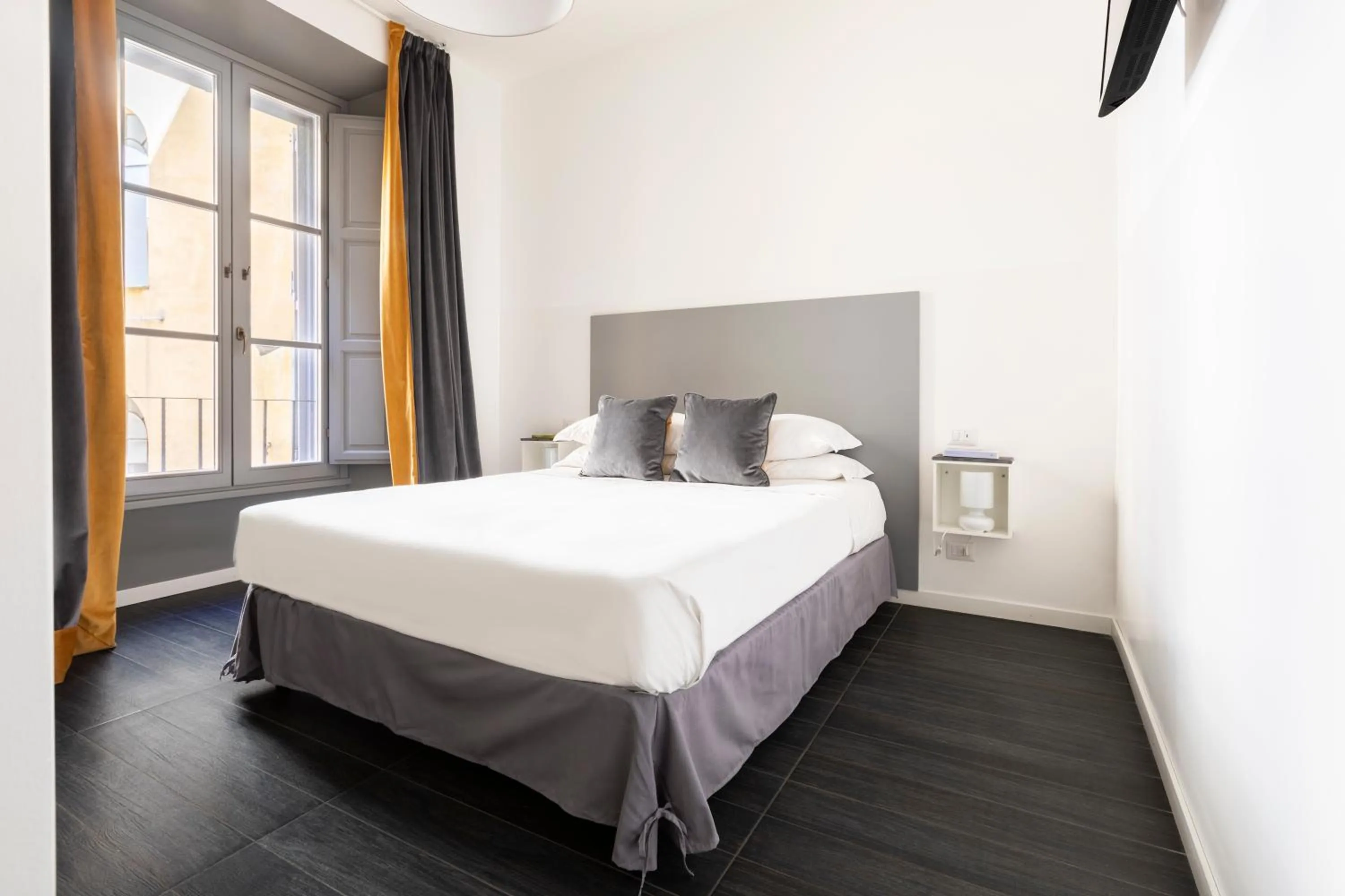 Photo of the whole room, Bed in Vatican City Suites by Hili