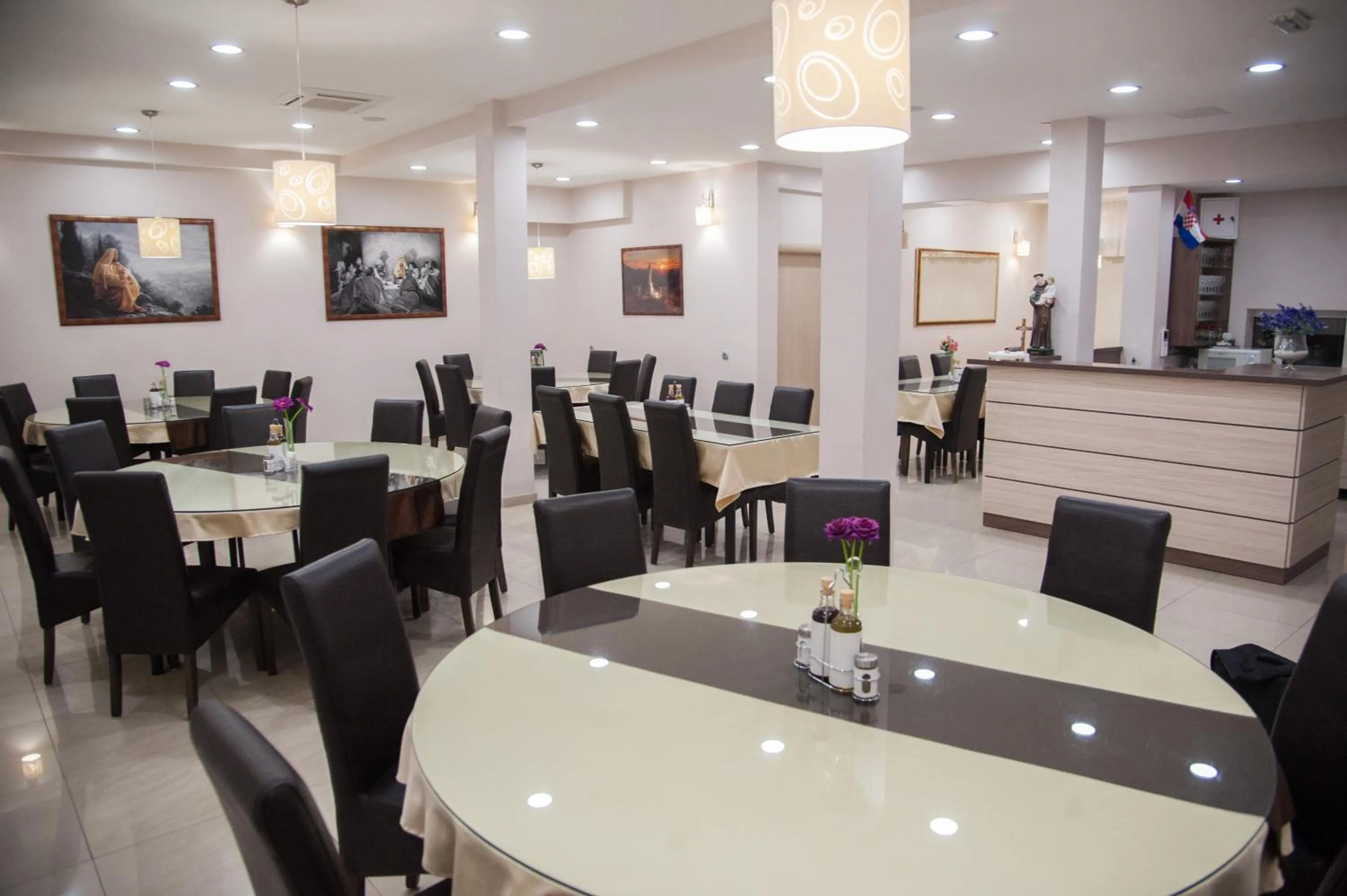 Restaurant/places to eat in Hotel Glorija