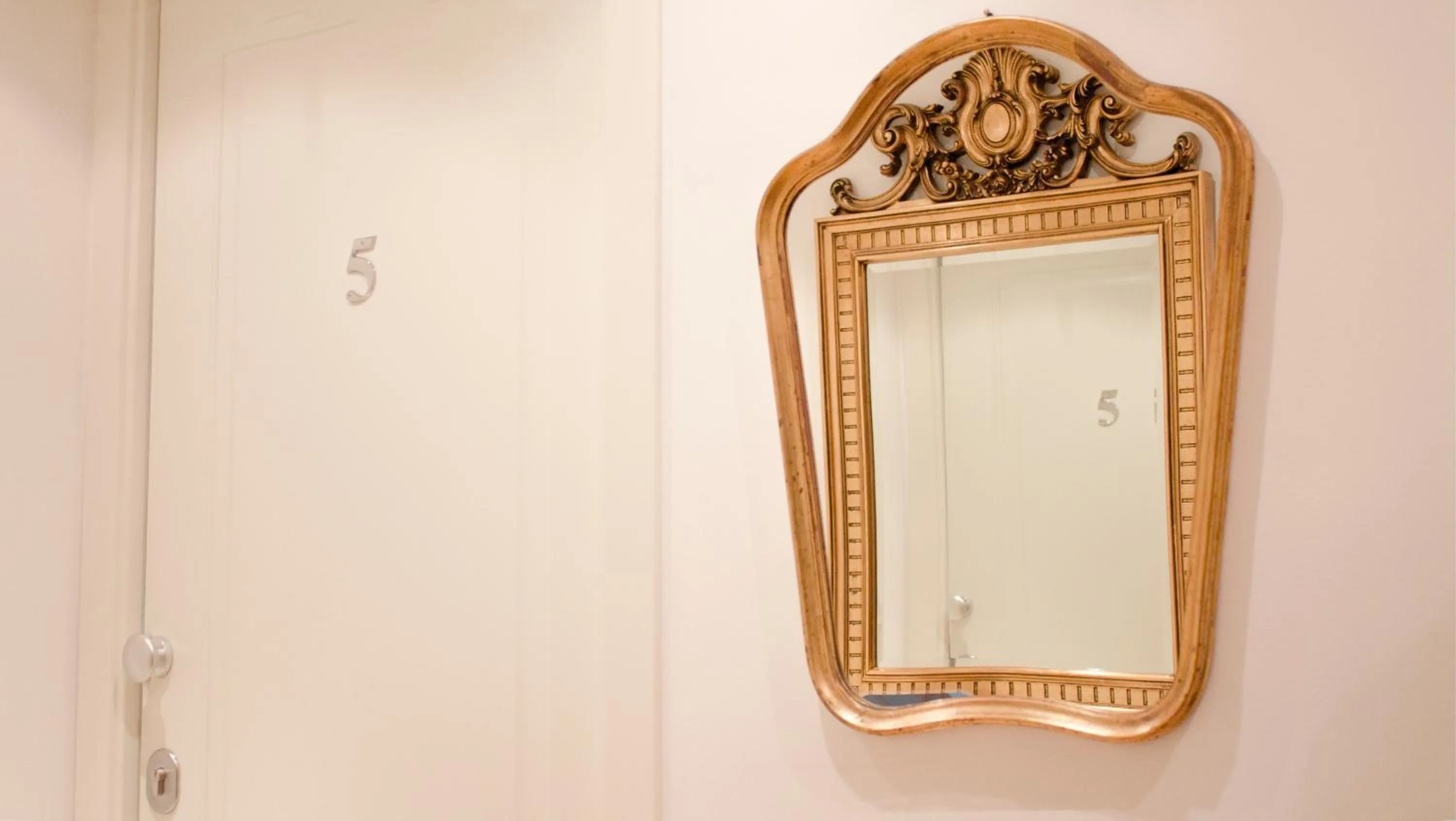 Facade/entrance in Aiello Rooms