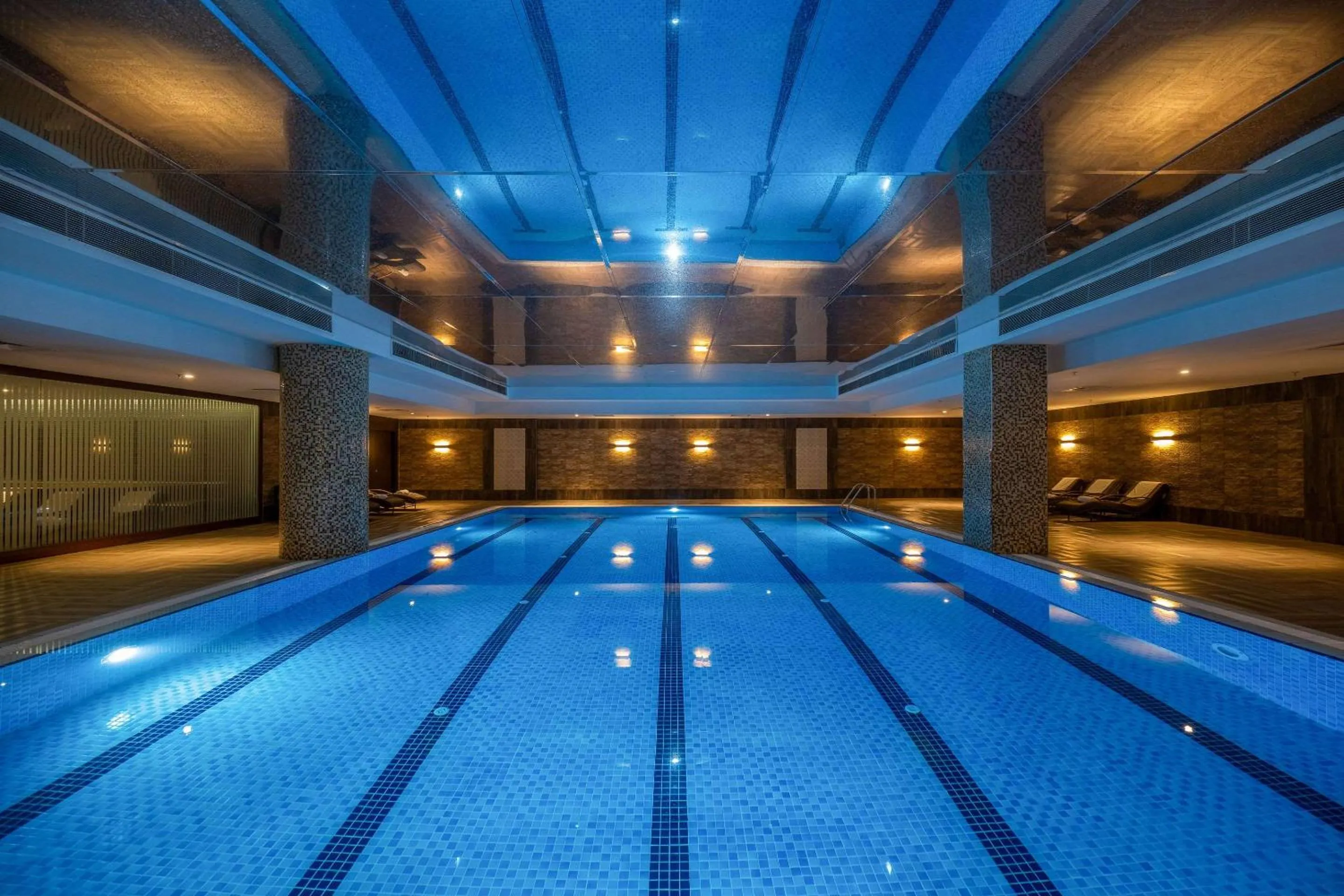 Swimming pool in Clarion Hotel Istanbul Mahmutbey