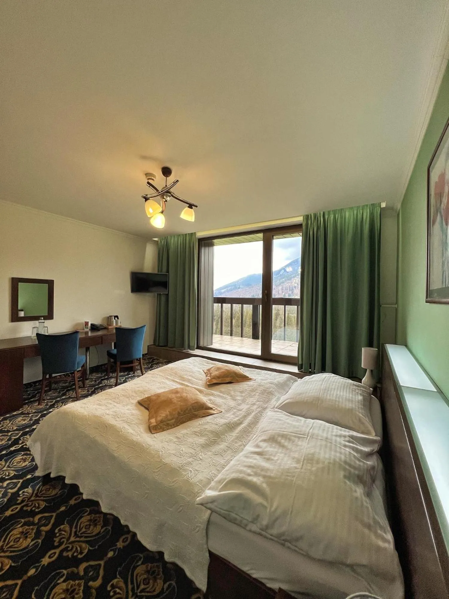 Natural landscape, Bed in President Hotel Montfort