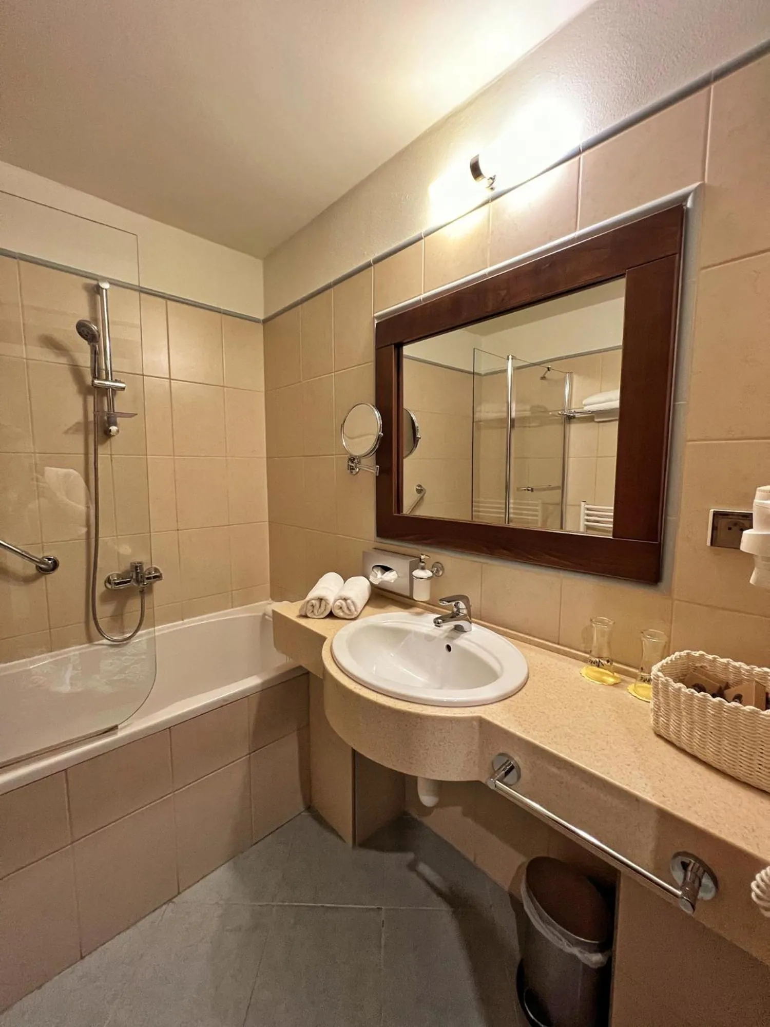 Bathroom in President Hotel Montfort