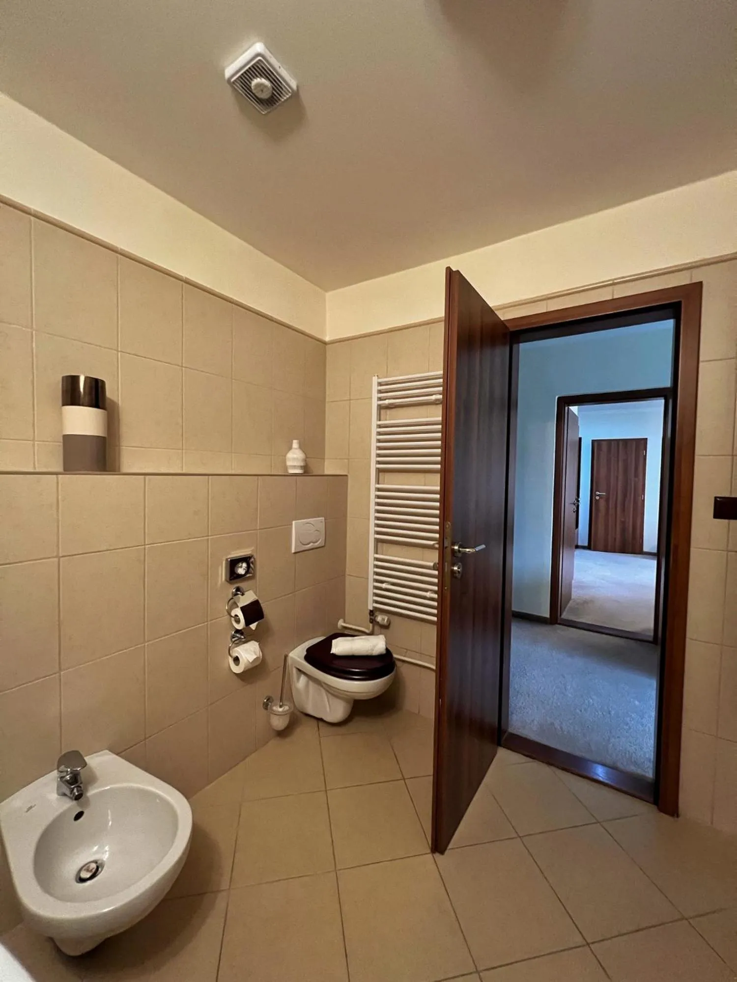 Bathroom in President Hotel Montfort