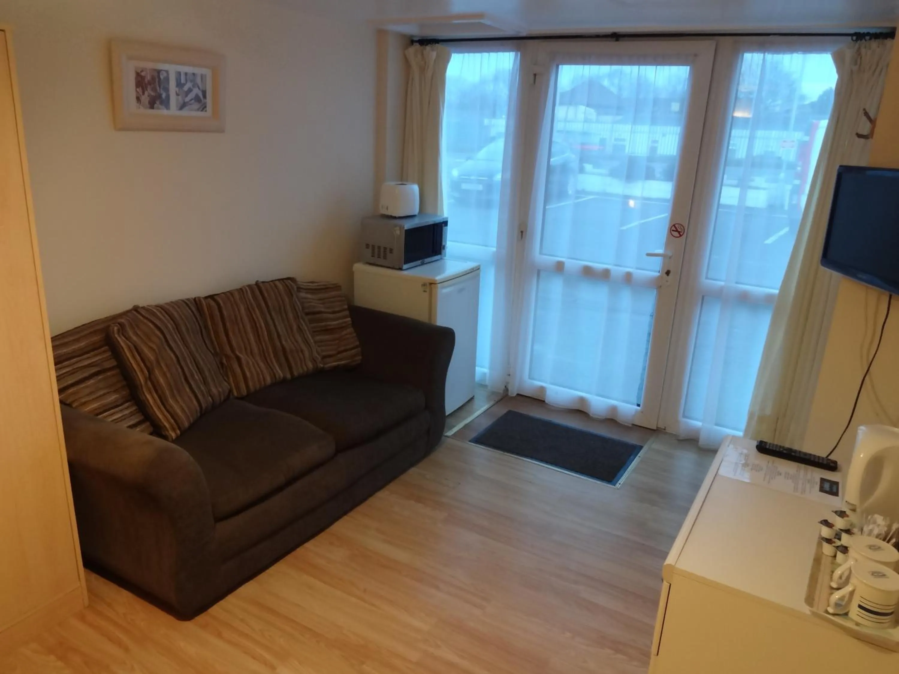 Living room in Travellers Rest Motel