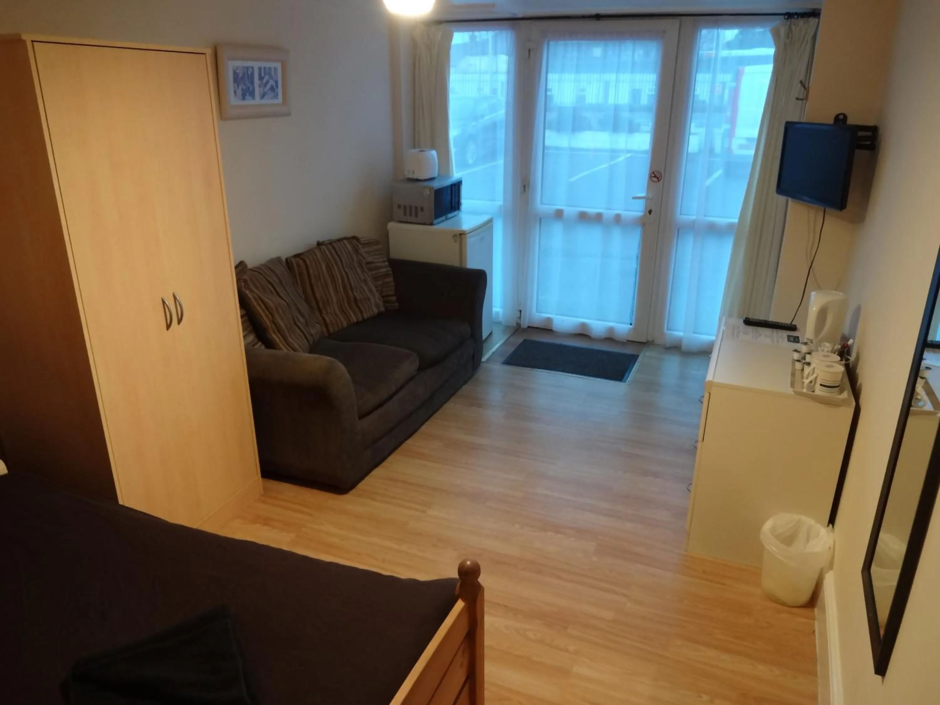 Living room in Travellers Rest Motel