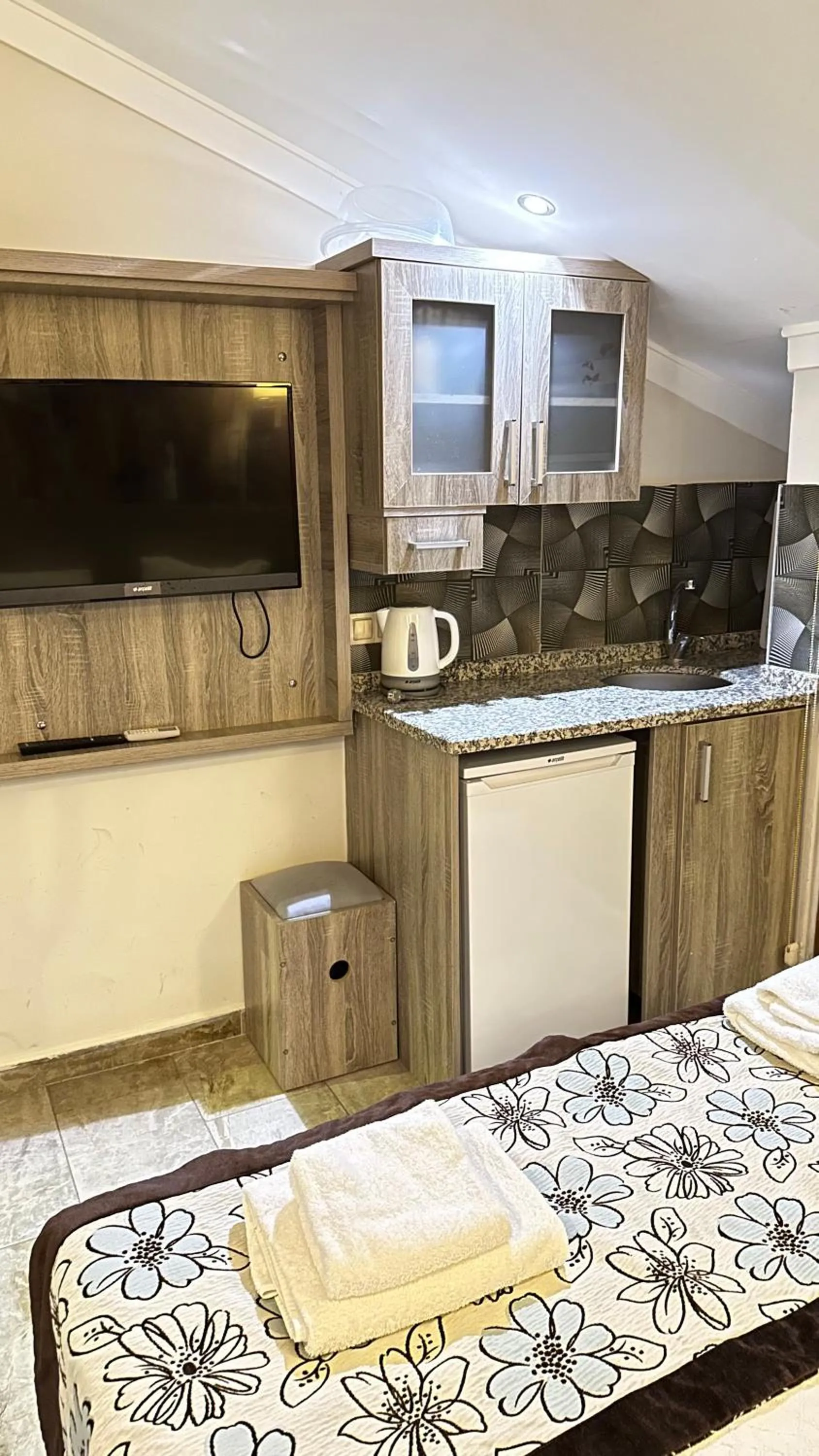 Kitchen or kitchenette, Bed in Street61 Apart Hotel