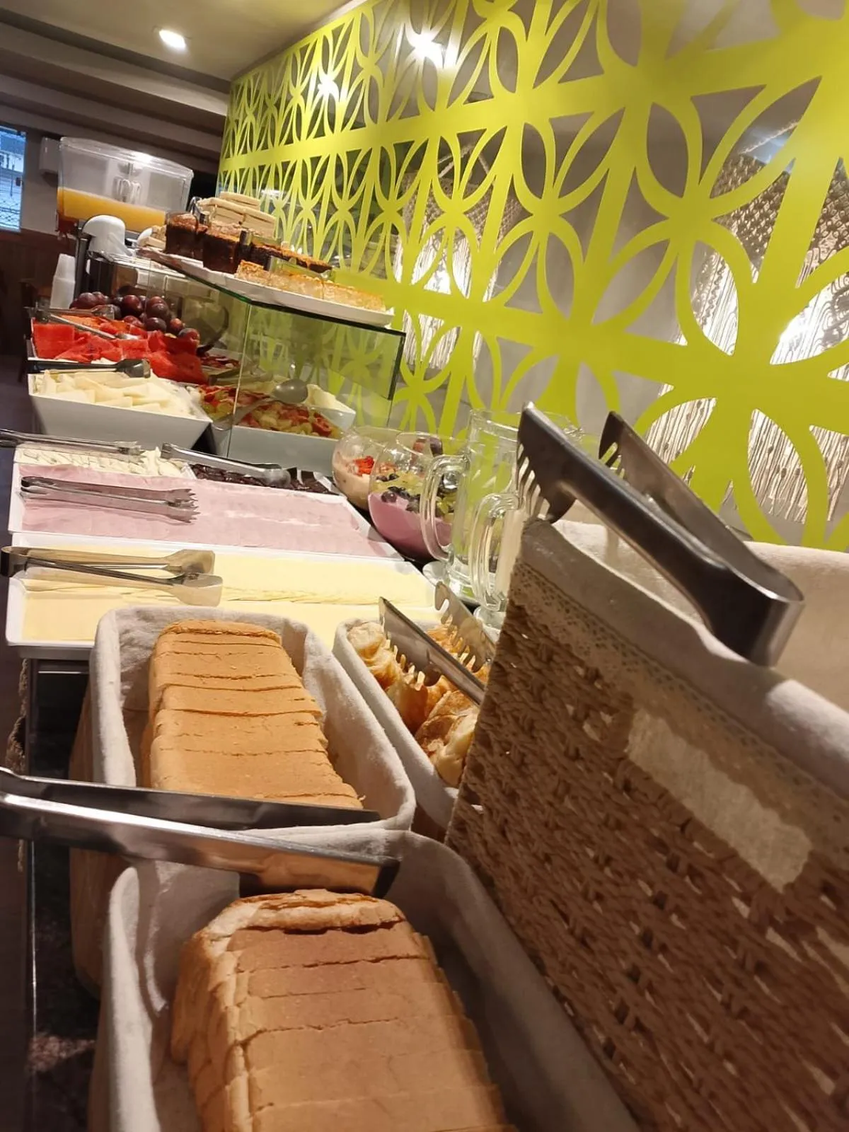 Food and drinks in Downtown Santana Hotel