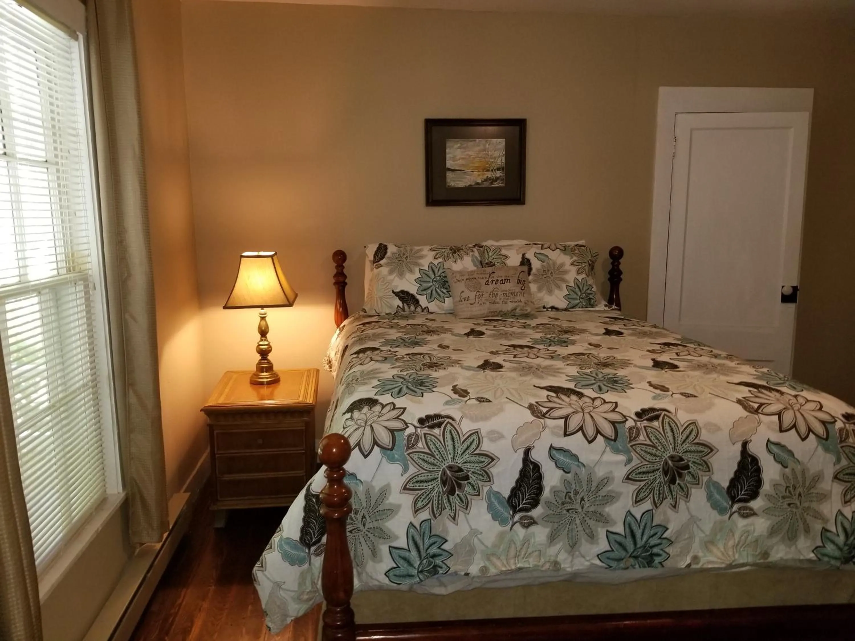 Bedroom, Bed in The Cabins at Healing Springs