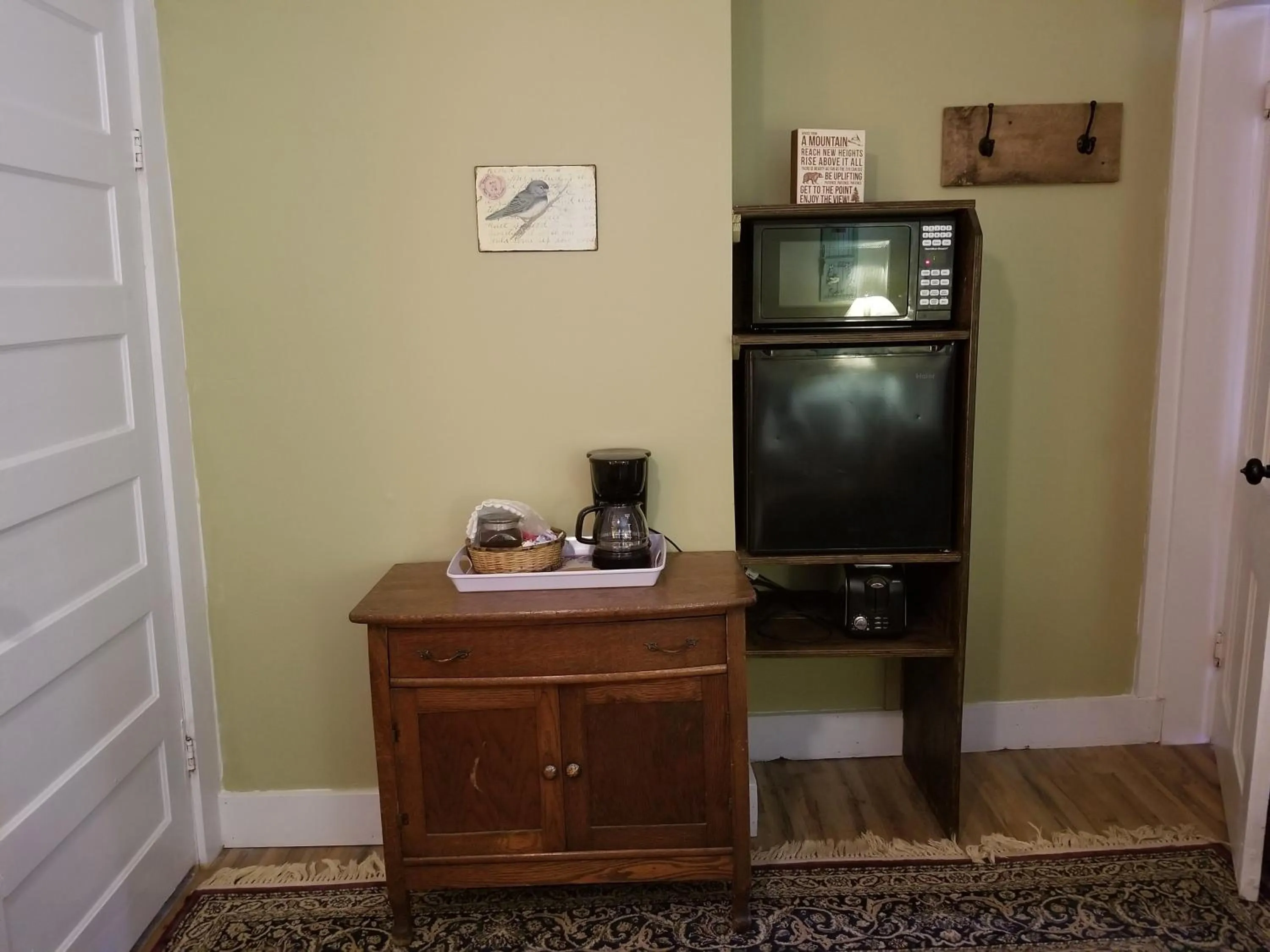 Kitchen or kitchenette in The Cabins at Healing Springs