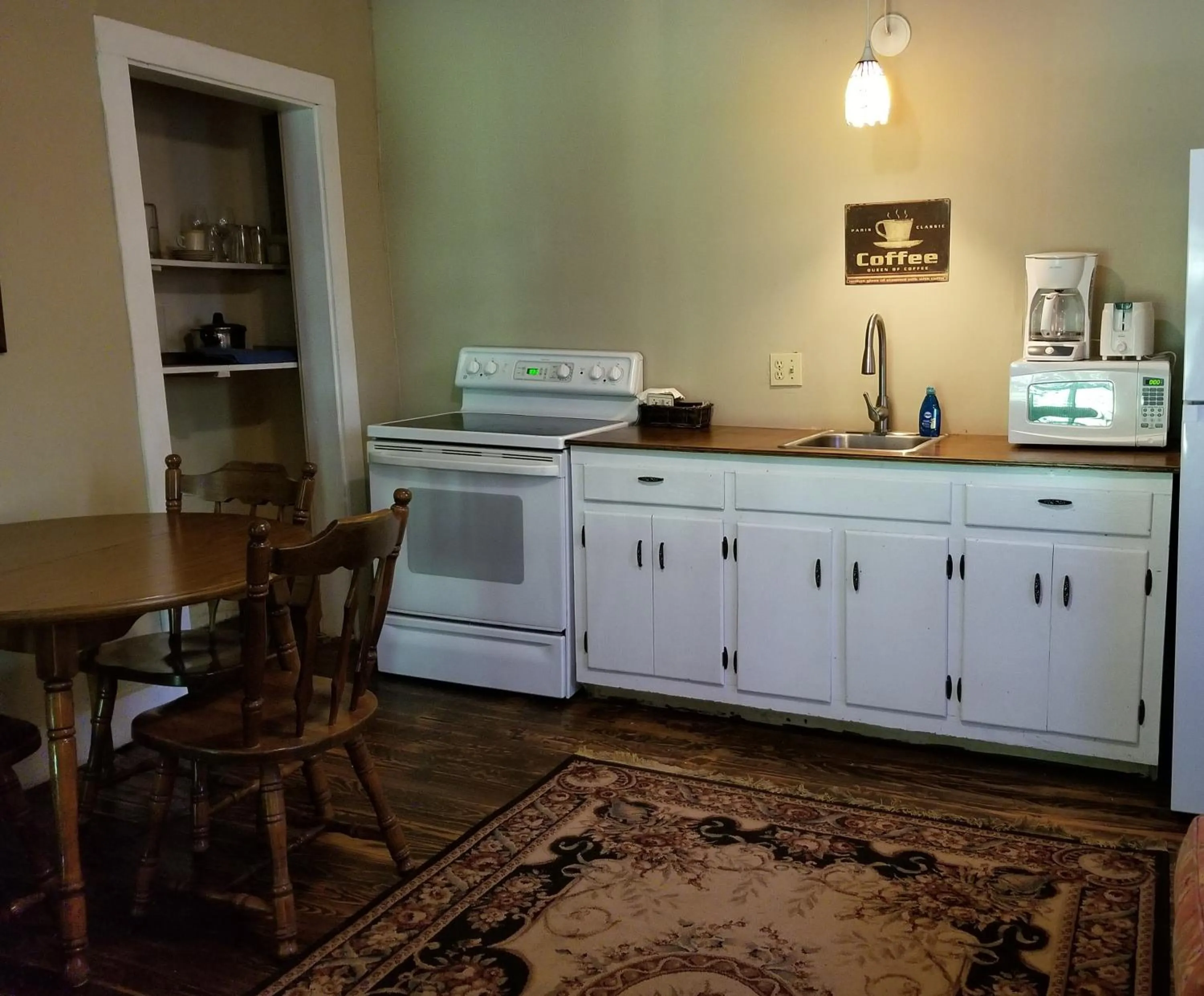 Coffee/tea facilities in The Cabins at Healing Springs