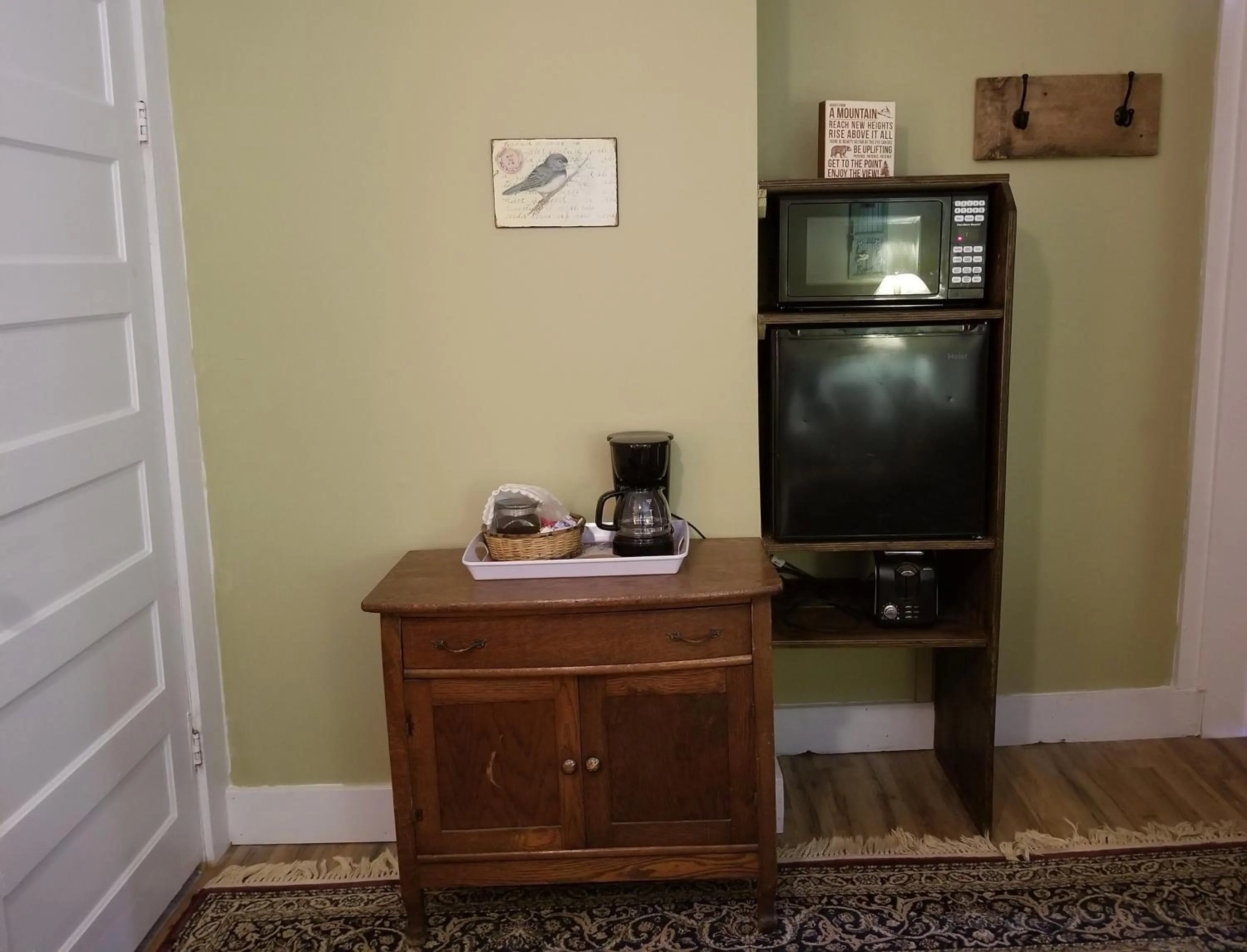 Coffee/tea facilities in The Cabins at Healing Springs
