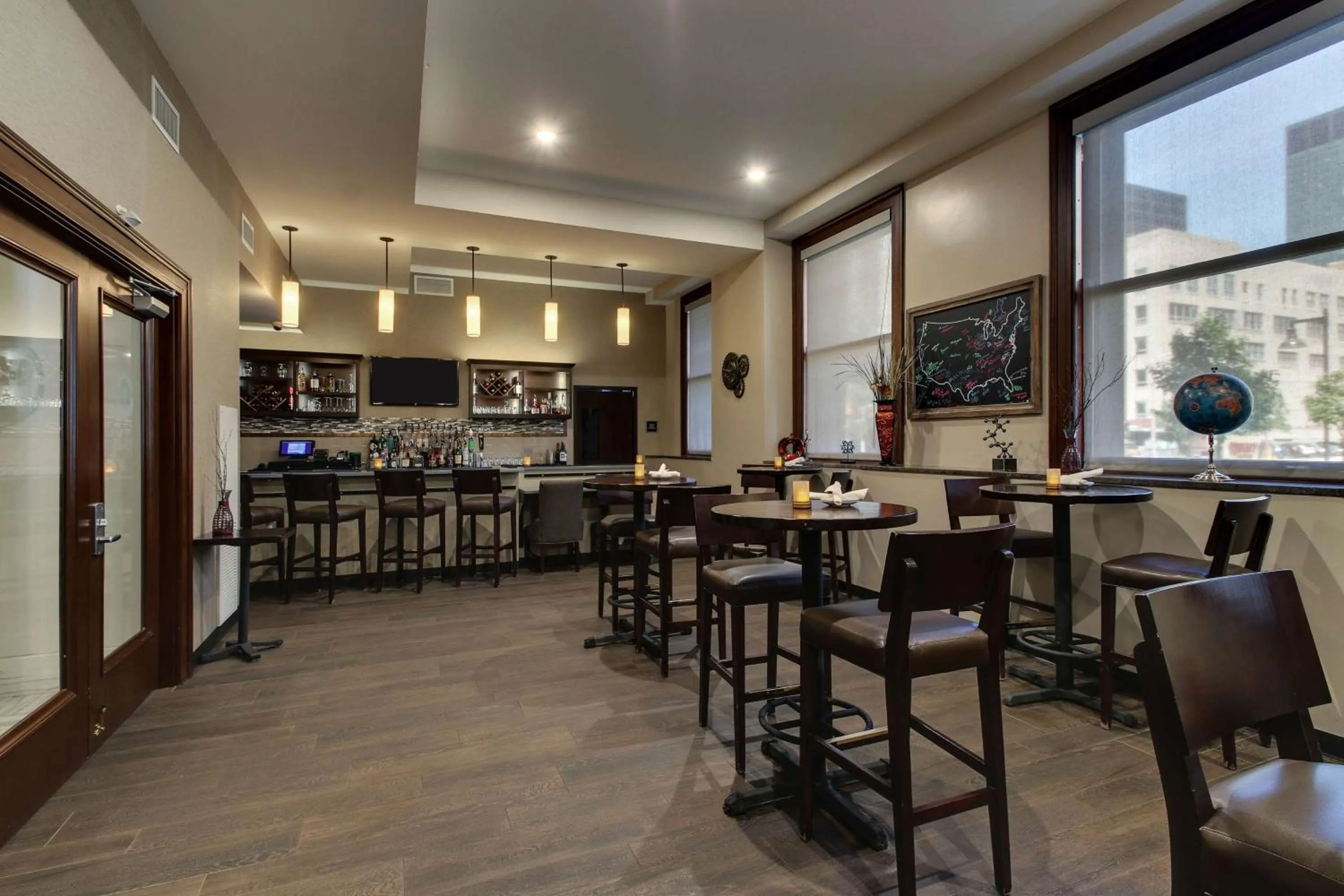 Lounge or bar in Drury Plaza Hotel Cleveland Downtown