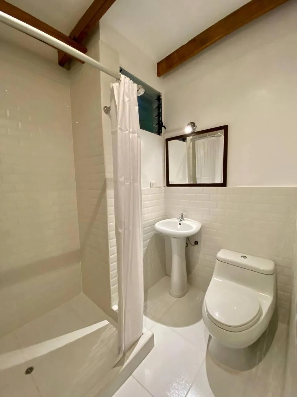 Shower in Mistico Machupicchu Eco B&B