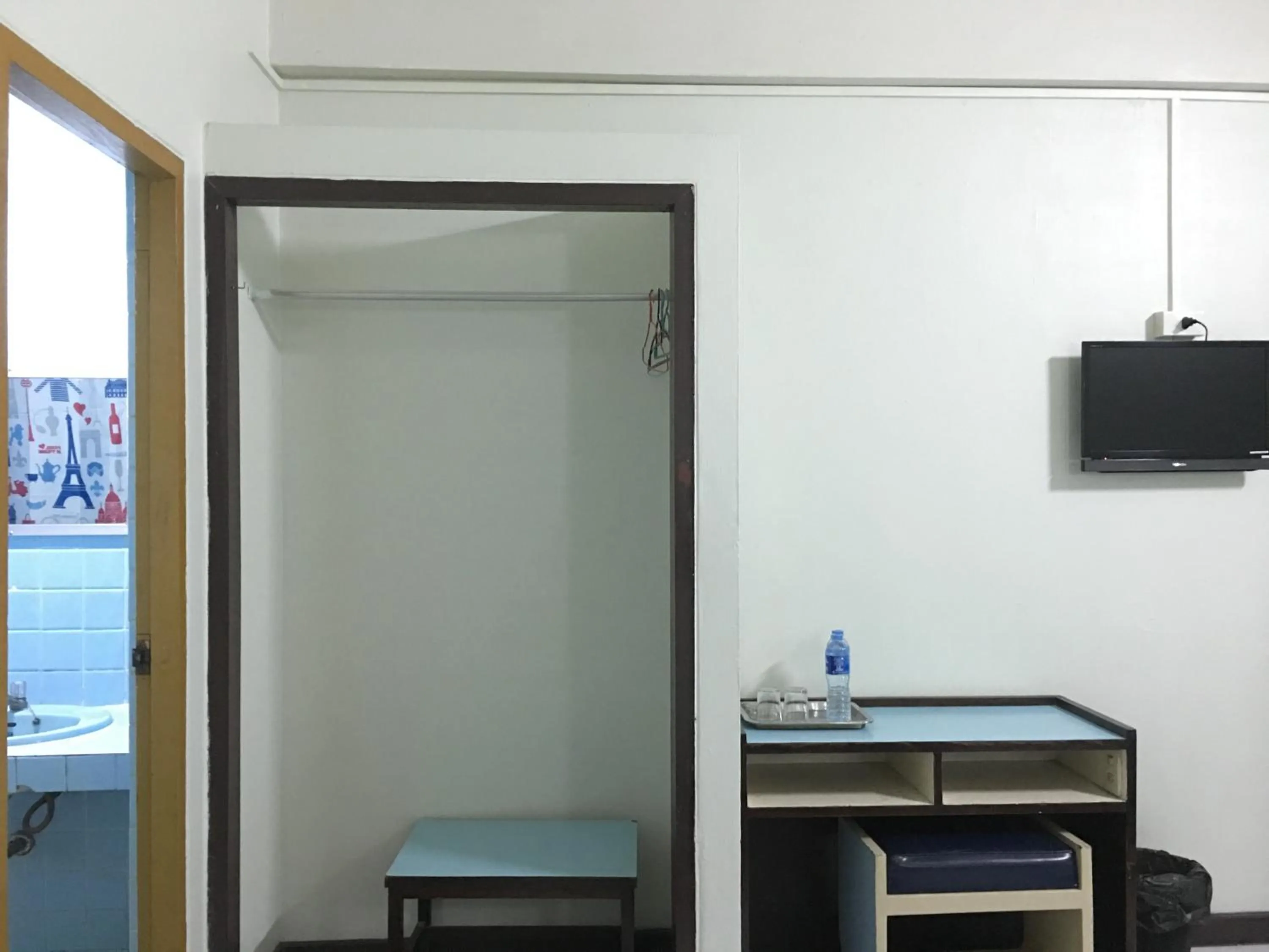 Photo of the whole room in Singapore Hotel