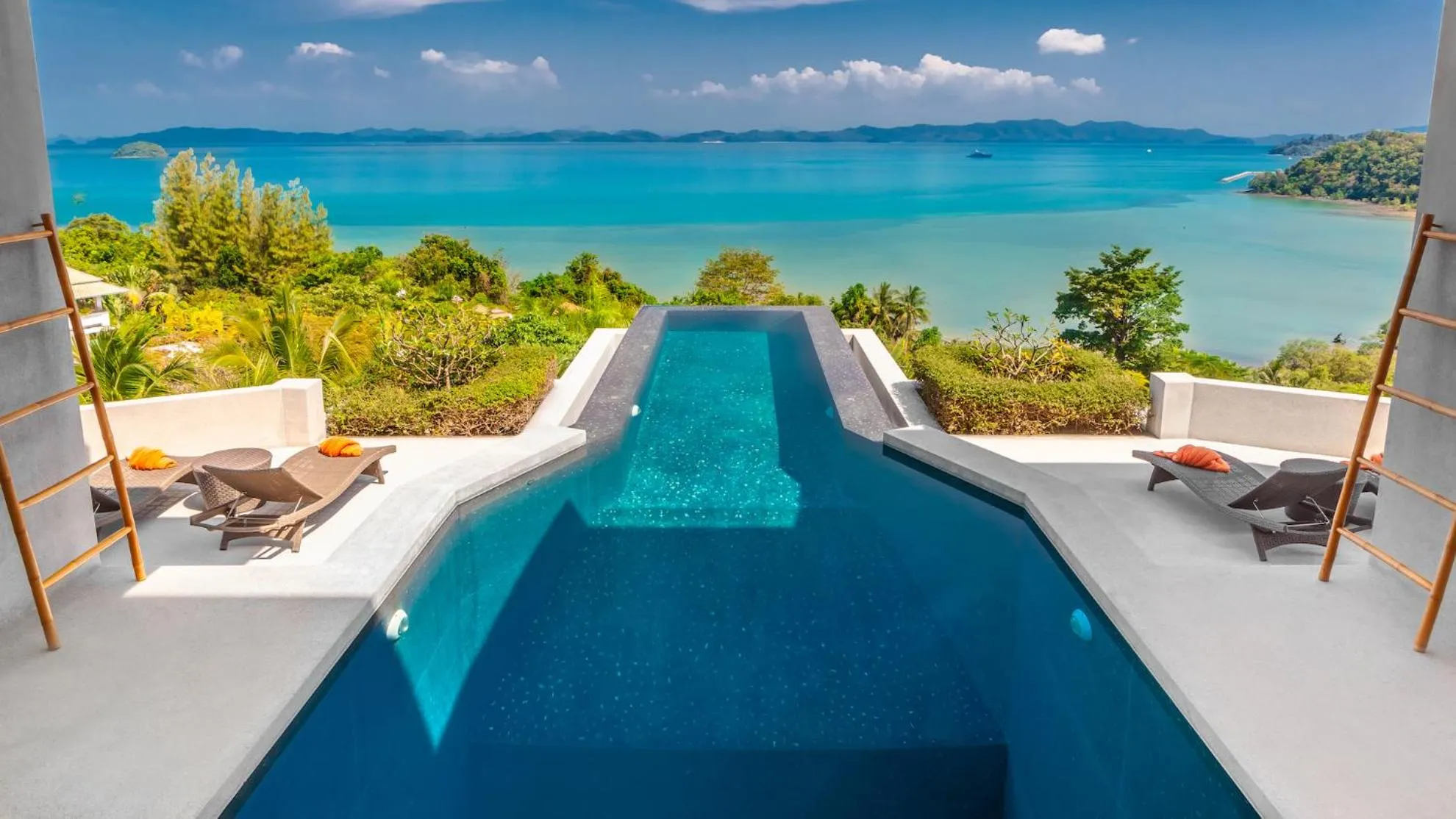 Swimming pool in Villa Leelawadee