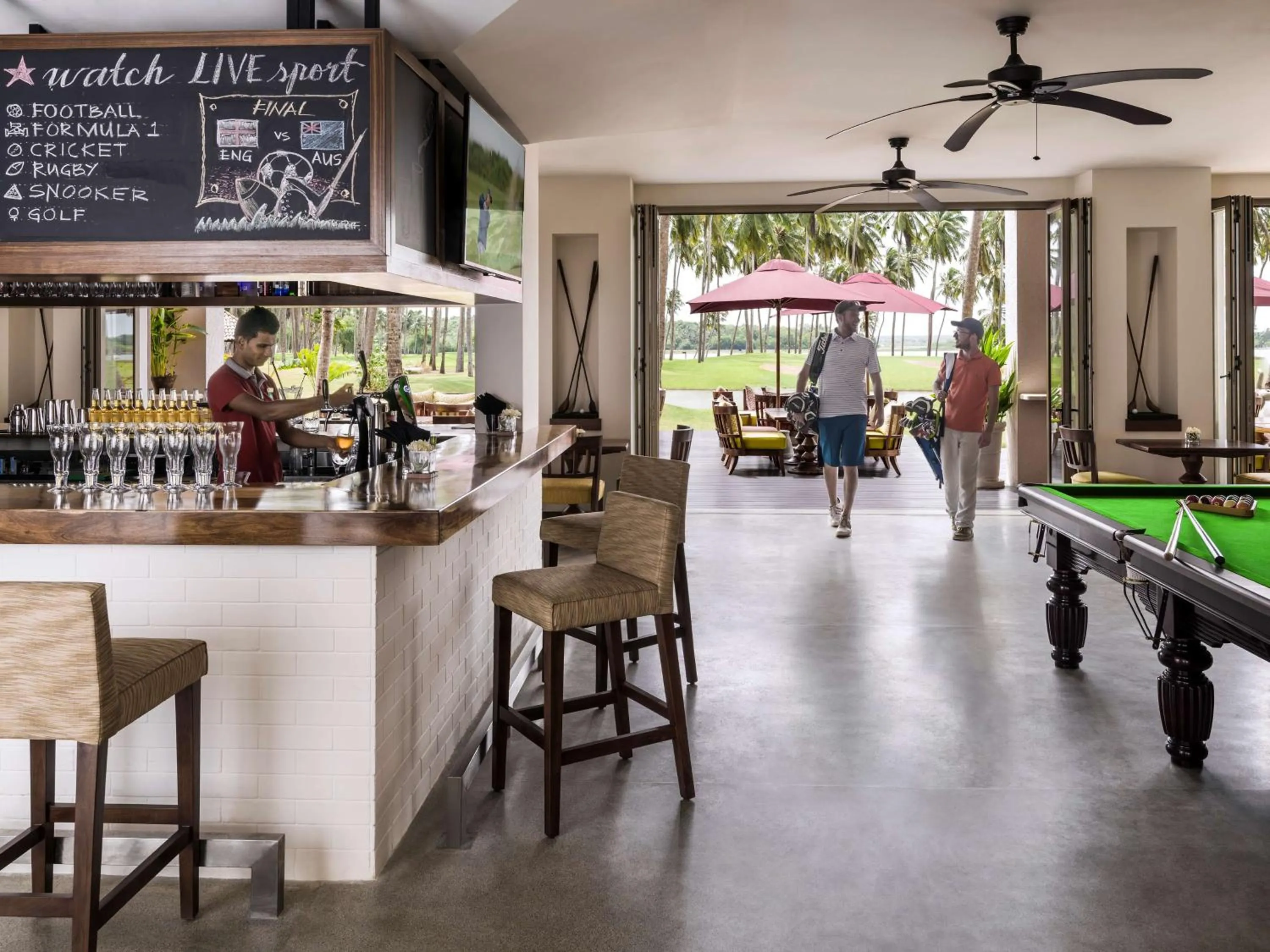 Lounge or bar in Shangri-La Hambantota