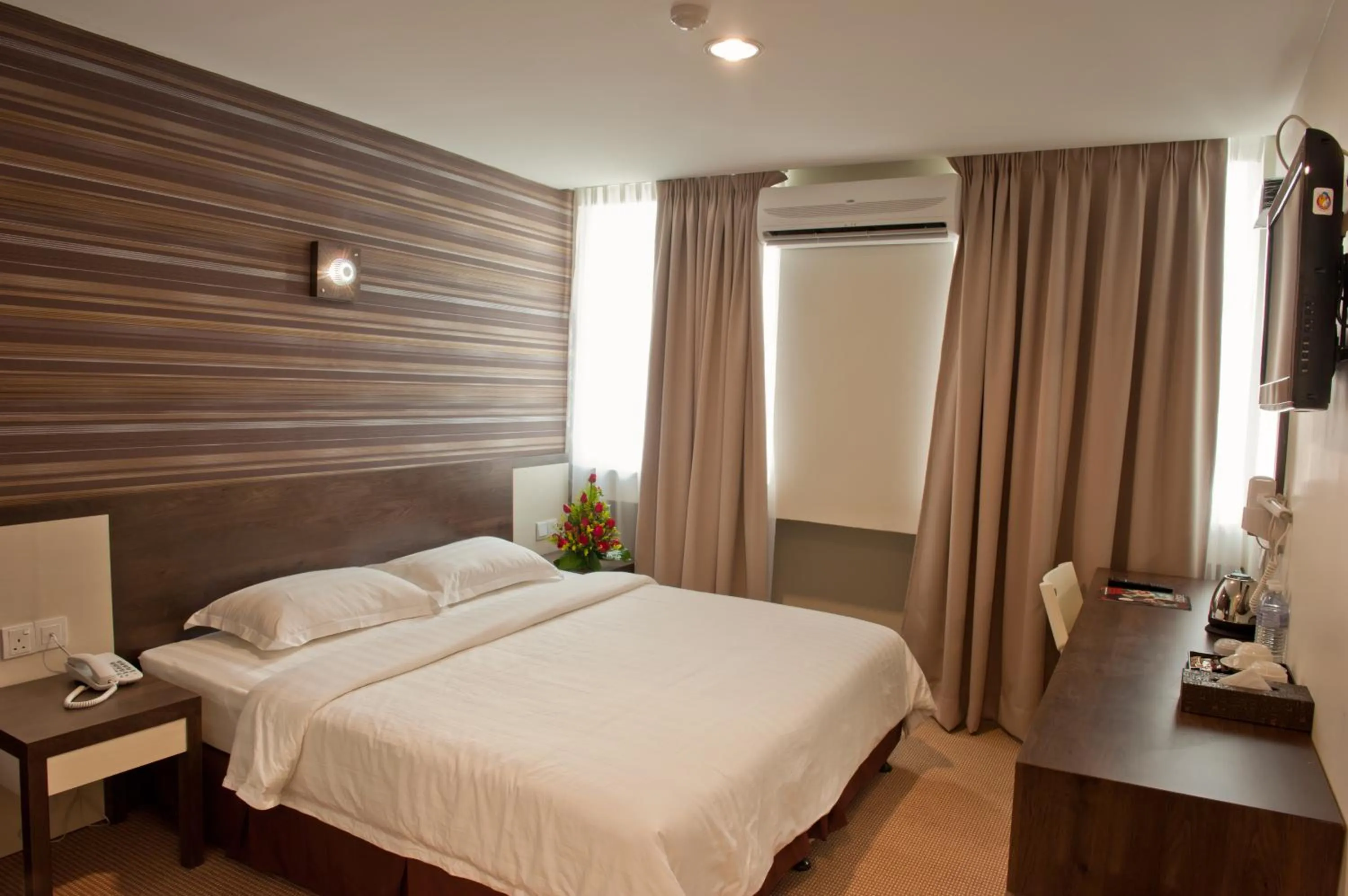 Photo of the whole room, Bed in De Spring Hotel