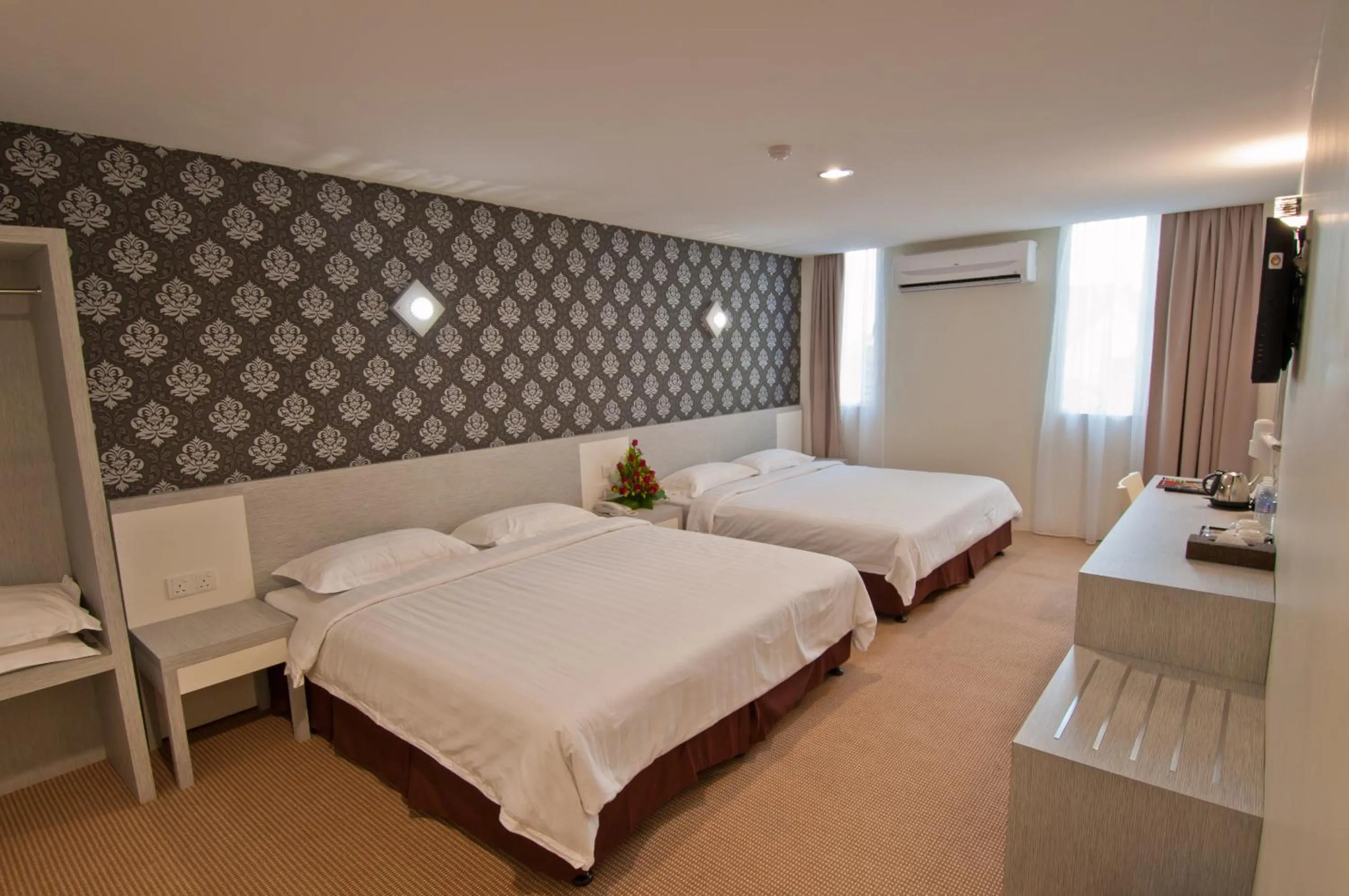 Photo of the whole room, Bed in De Spring Hotel